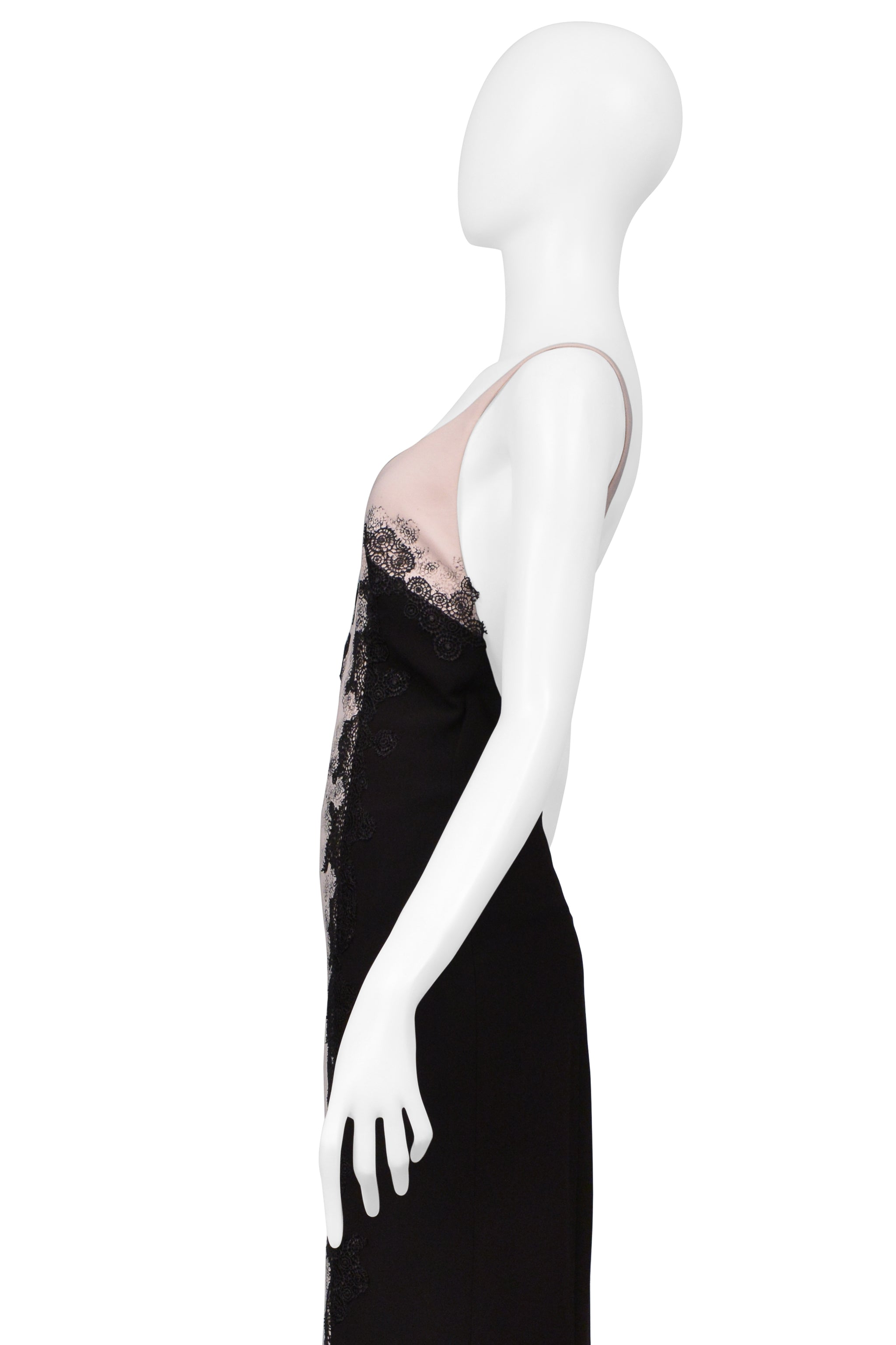 BOTTEGA VENETA BLACK AND BLUSH PINK GOWN WITH LACE DETAILING AND LONG TRAIN