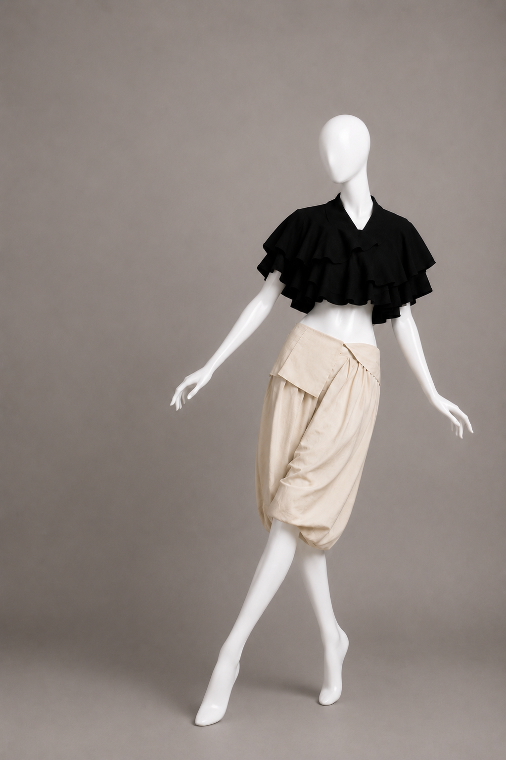 COMME DES GARÇONS CREAM OVERSIZED DRAPED SHORTS