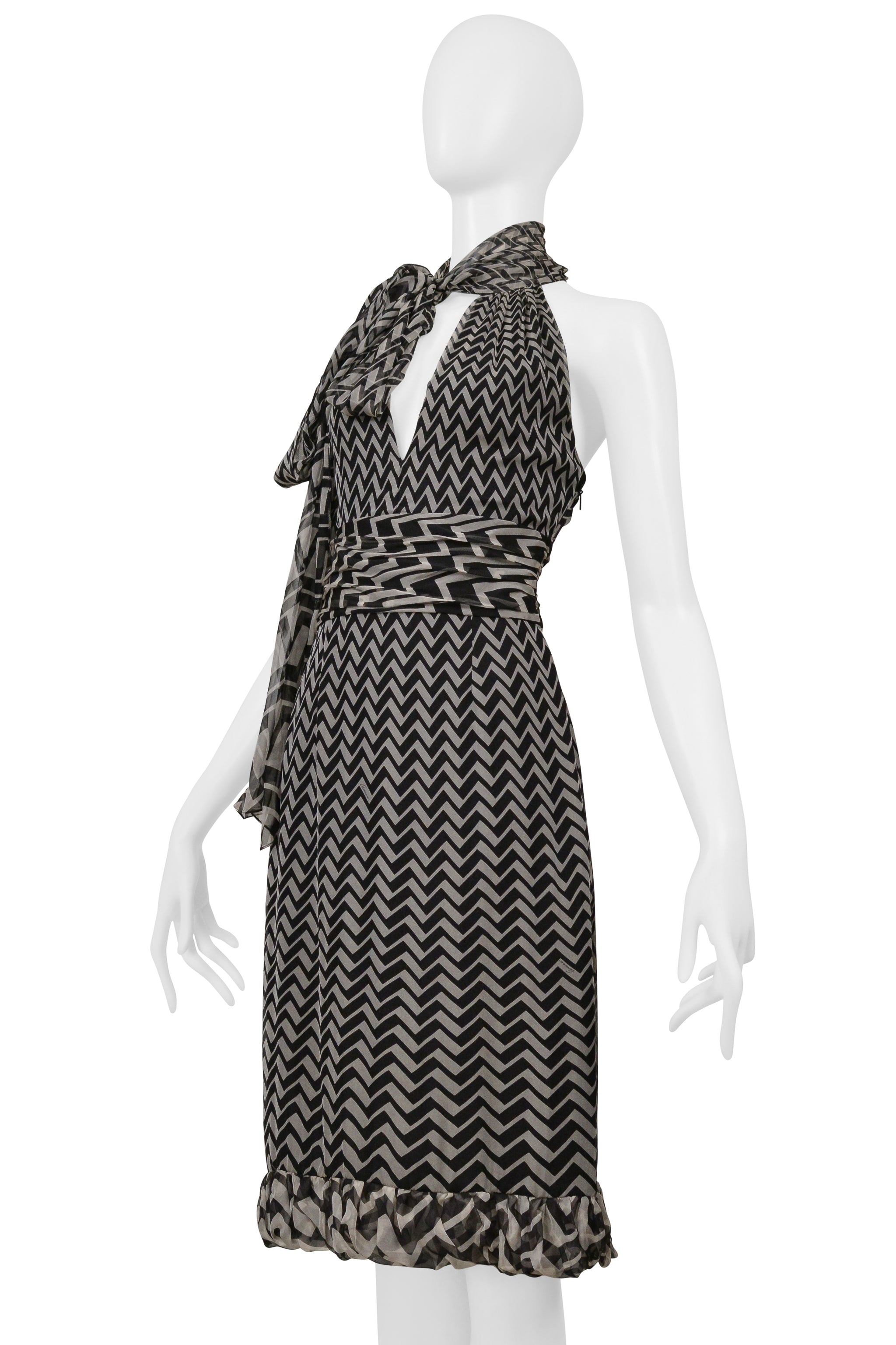 GUCCI BLACK AND GREY CHEVRON PRINT SCARF DRESS C. 2010