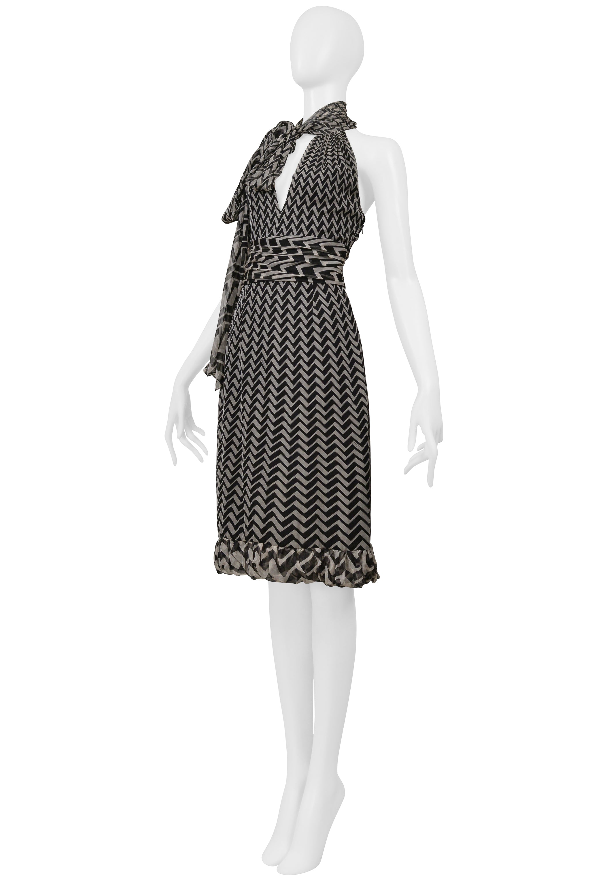 GUCCI BLACK AND GREY CHEVRON PRINT SCARF DRESS C. 2010