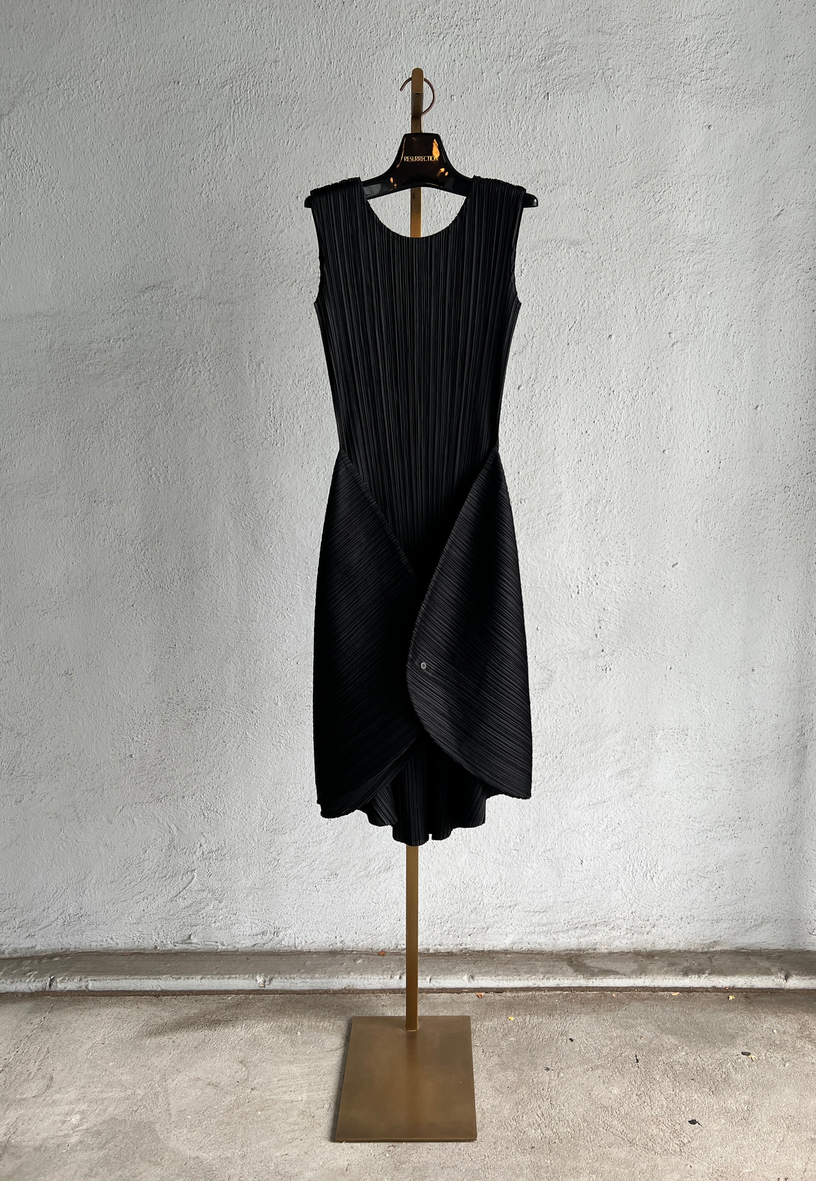 ISSEY MIYAKE BLACK CONCEPT DRESS WITH BACK PANELS SS 2005