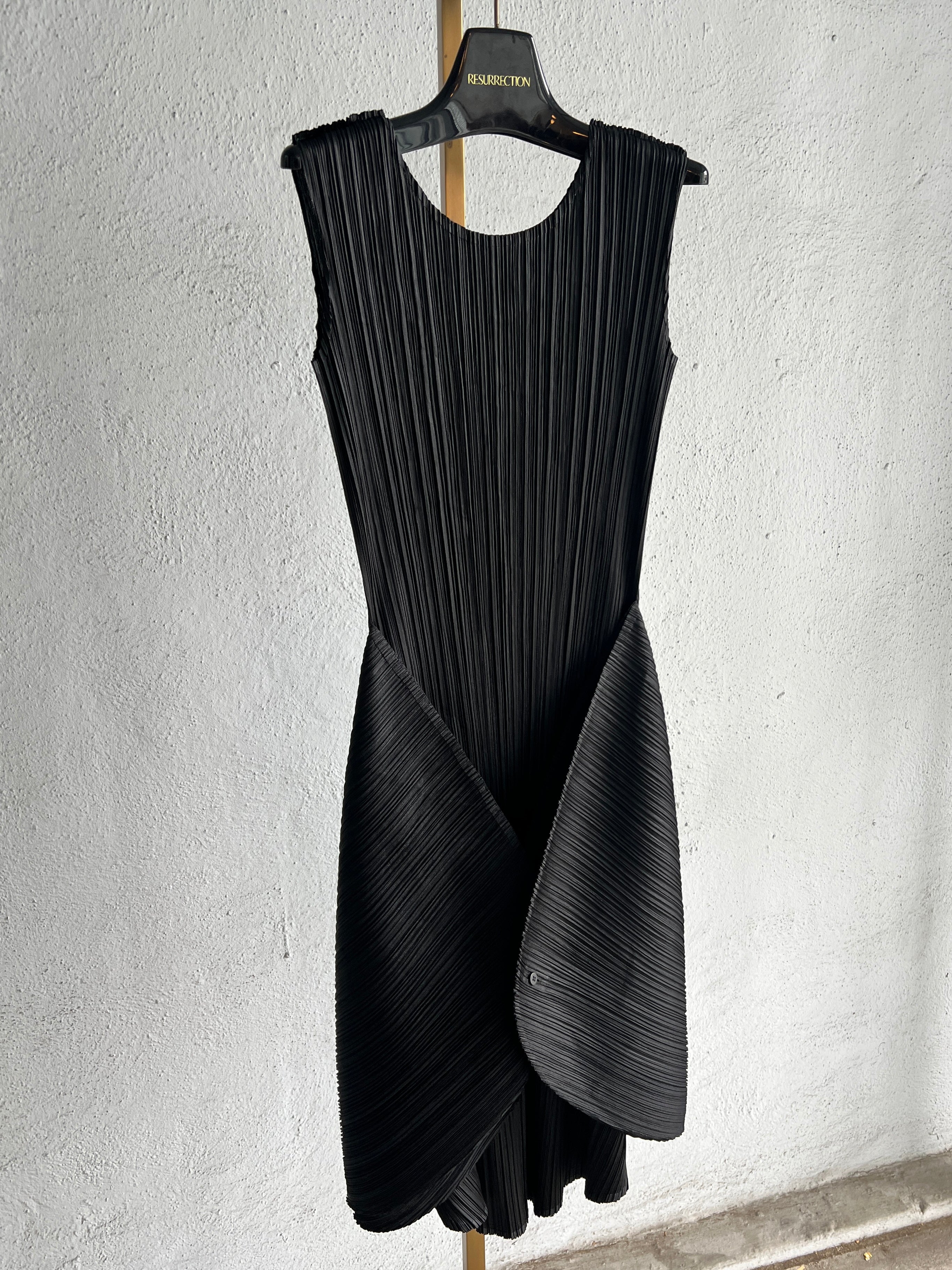 ISSEY MIYAKE BLACK CONCEPT DRESS WITH BACK PANELS SS 2005
