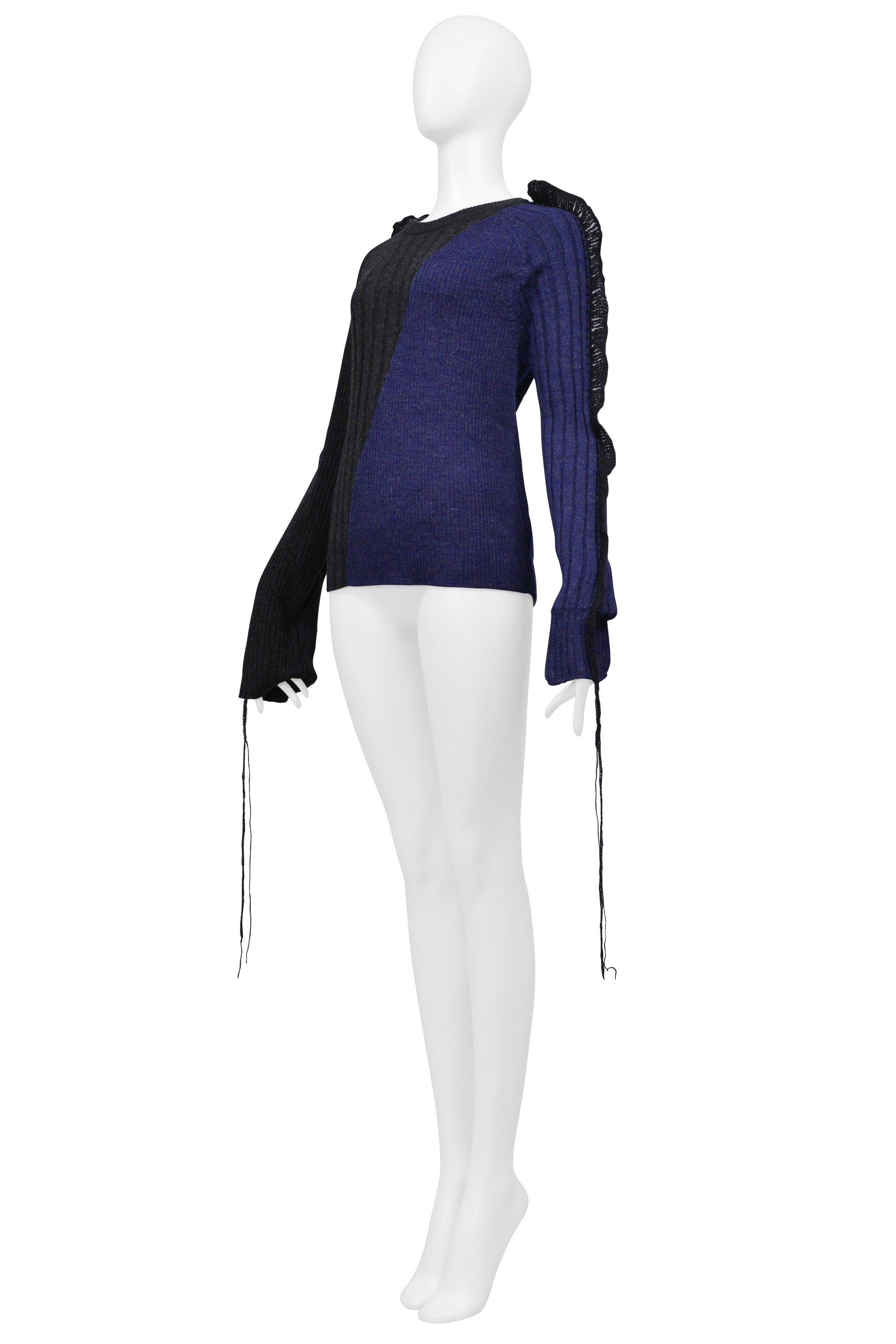 MAISON MARTIN MARGIELA CHARCOAL AND NAVY SWEATER WITH SCALLOP DETAILING ALONG SLEEVES 2017