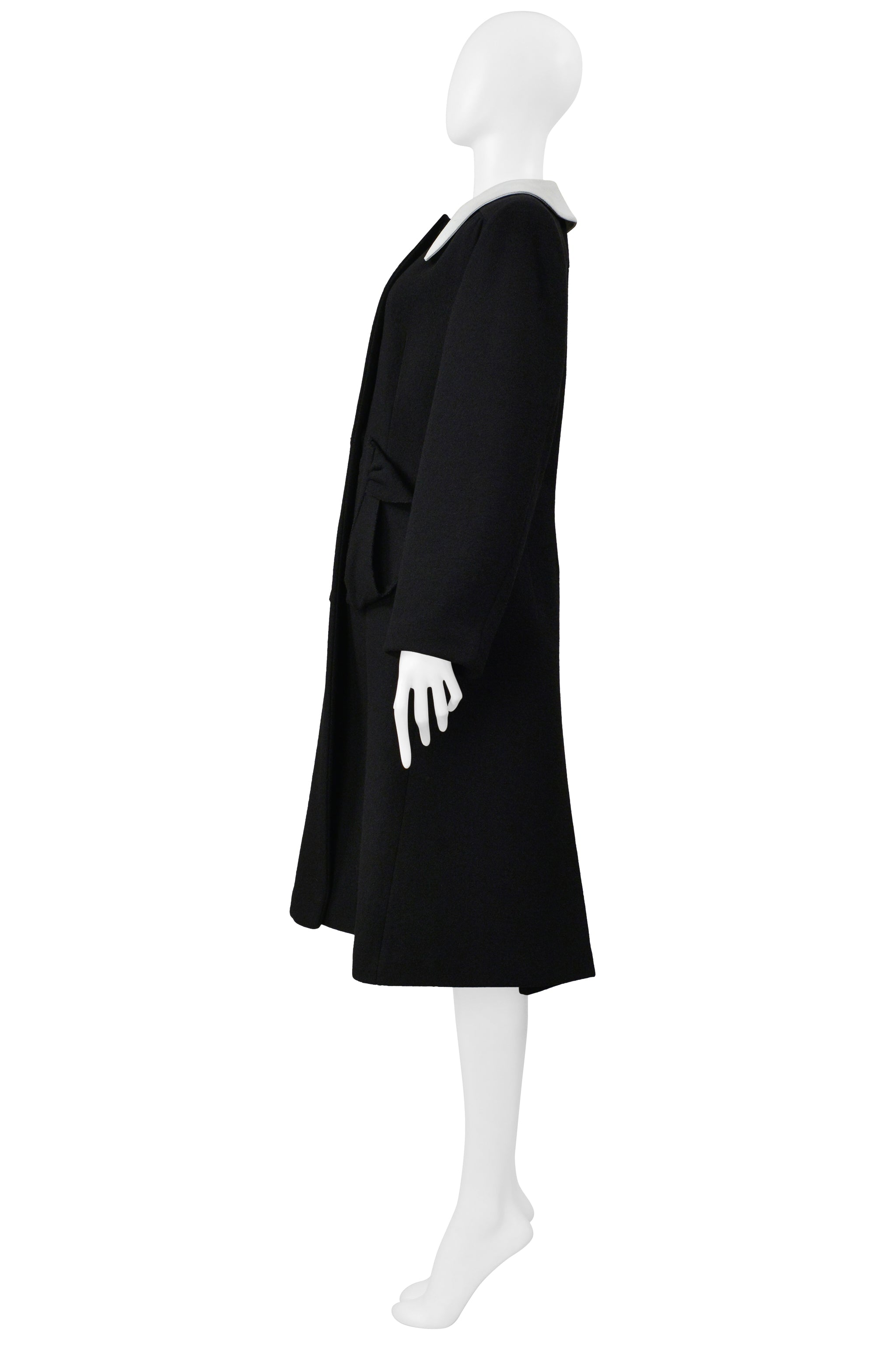 MIU MIU BLACK COAT WITH WHITE COLLAR 2011