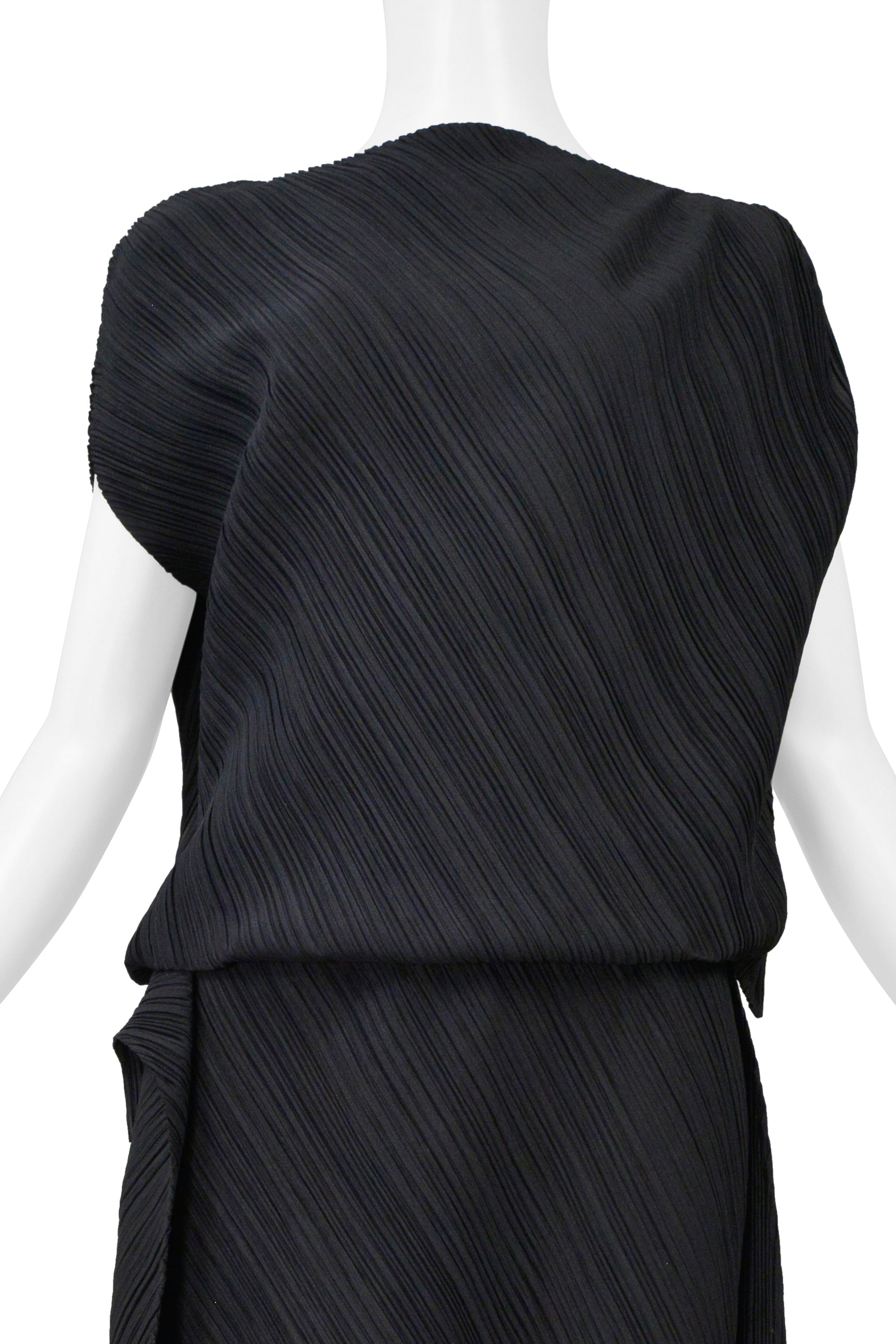 ISSEY MIYAKE BLACK ASYMMETRICAL PLEATED TOP AND SKIRT ENSEMBLE SS 2005