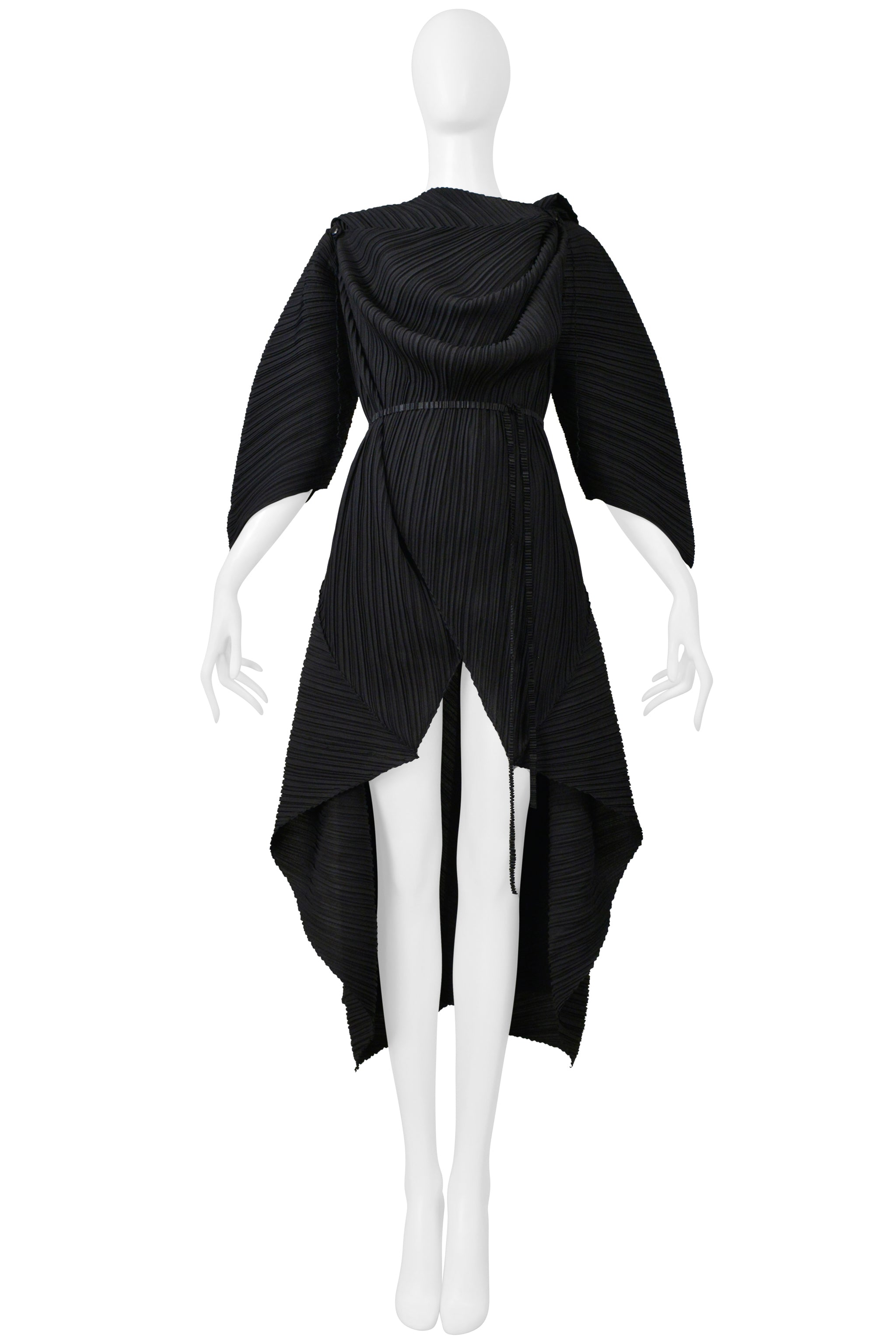 ISSEY MIYAKE BLACK PLEATED JACKET WITH HOOD CIR. SS 1999