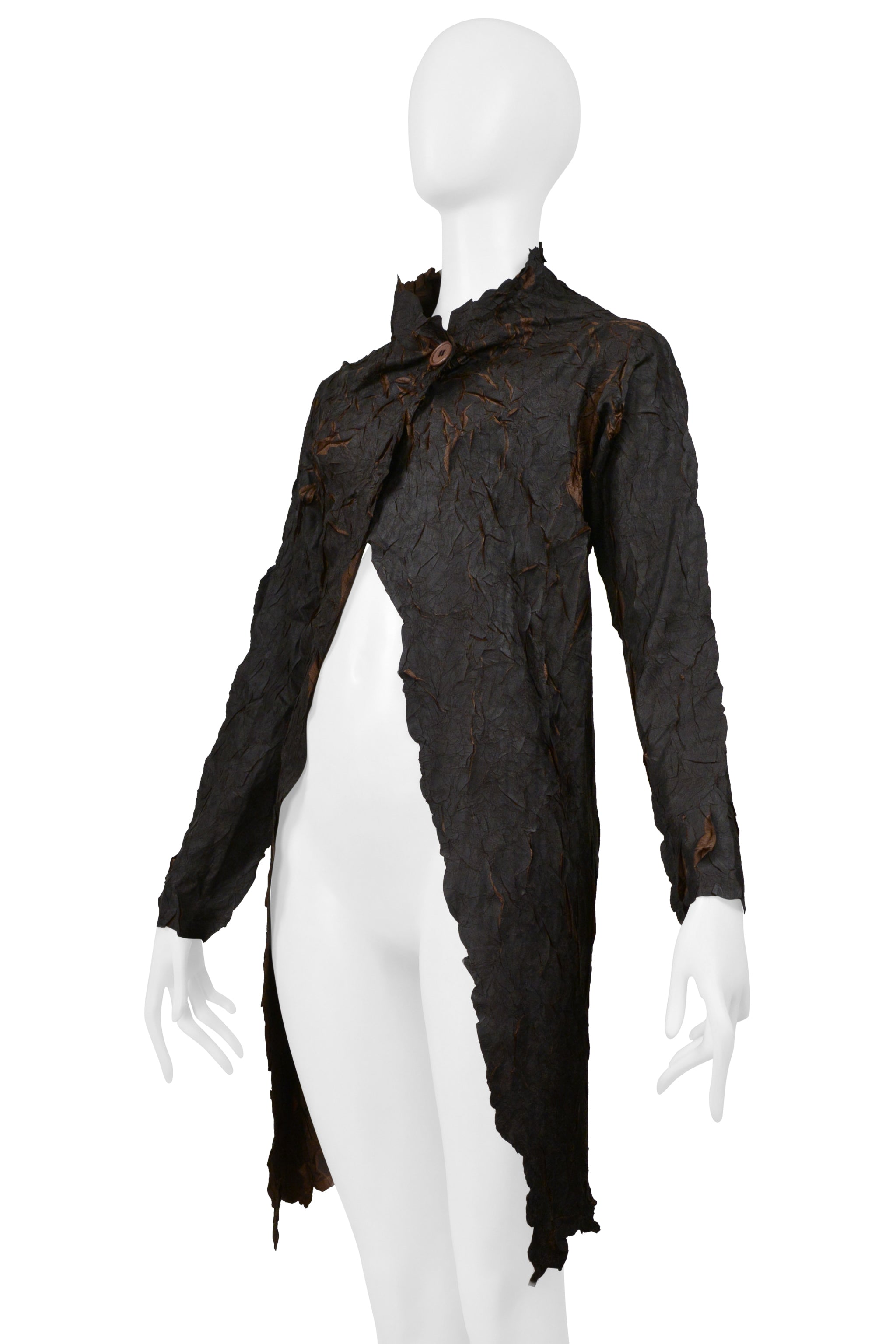 PLASTIQUE BROWN CRINKLE PLEAT ONE BUTTON JACKET WITH BLACK PAINT OVERLAY
