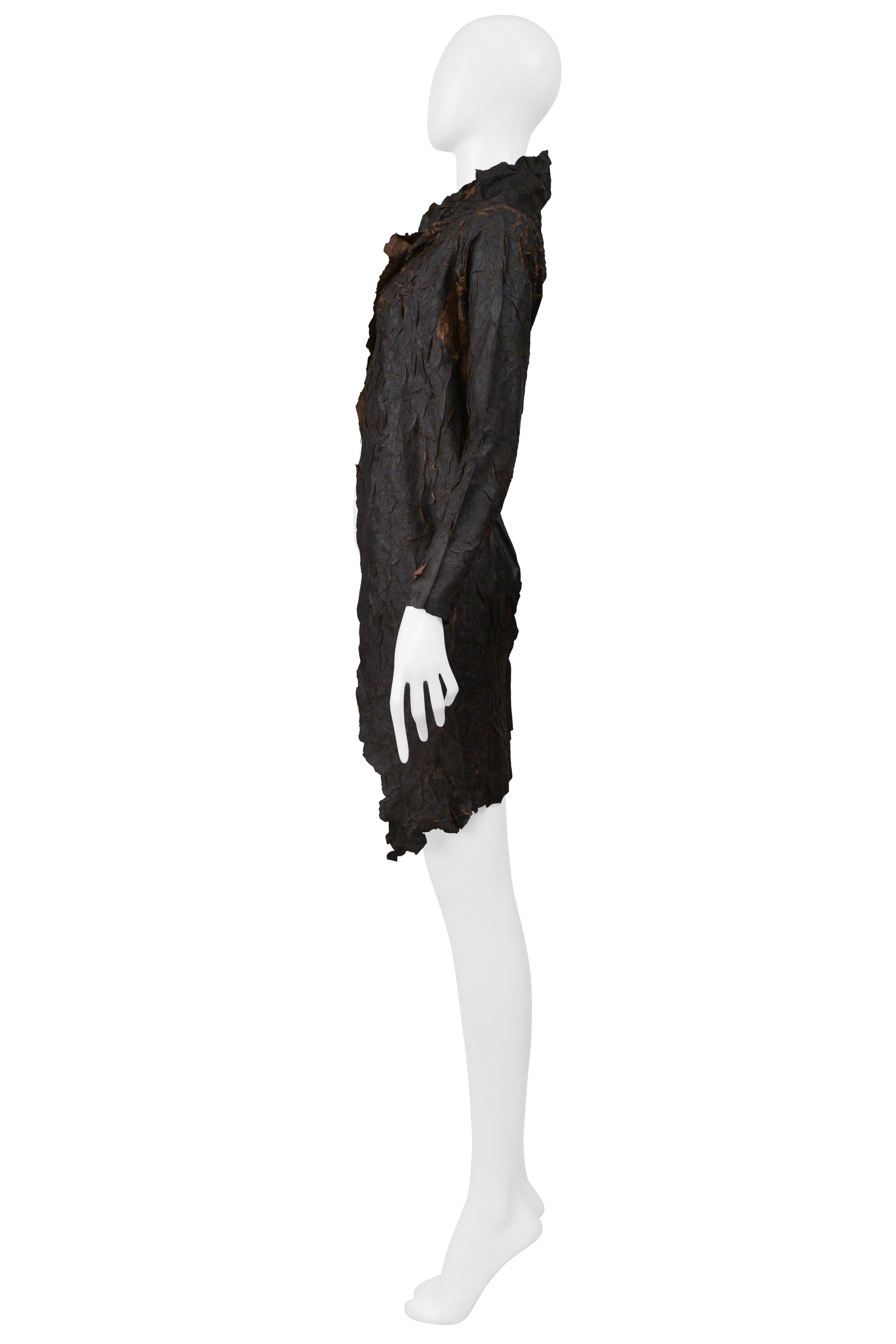 PLASTIQUE BROWN CRINKLE PLEAT ONE BUTTON JACKET WITH BLACK PAINT OVERLAY