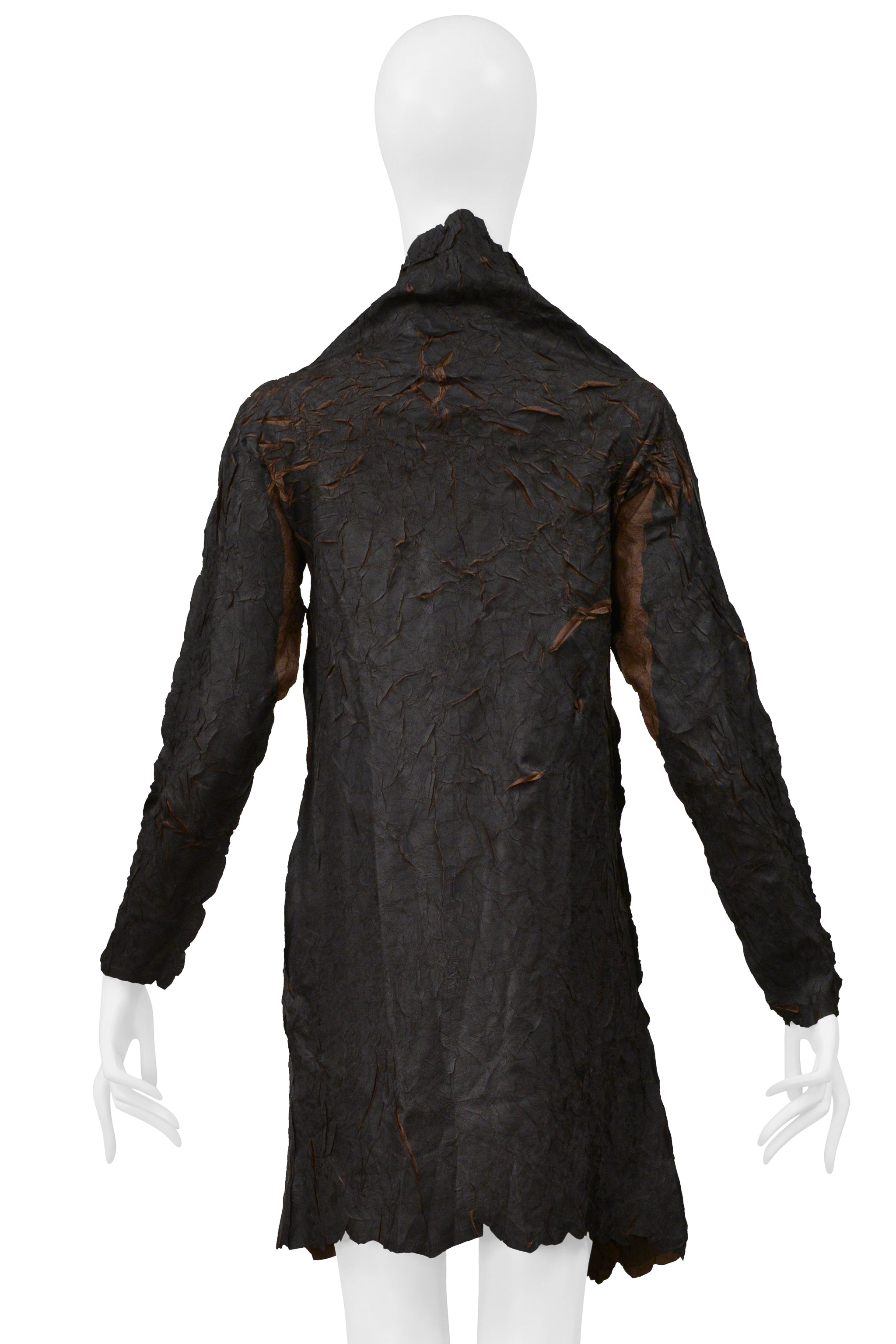 PLASTIQUE BROWN CRINKLE PLEAT ONE BUTTON JACKET WITH BLACK PAINT OVERLAY