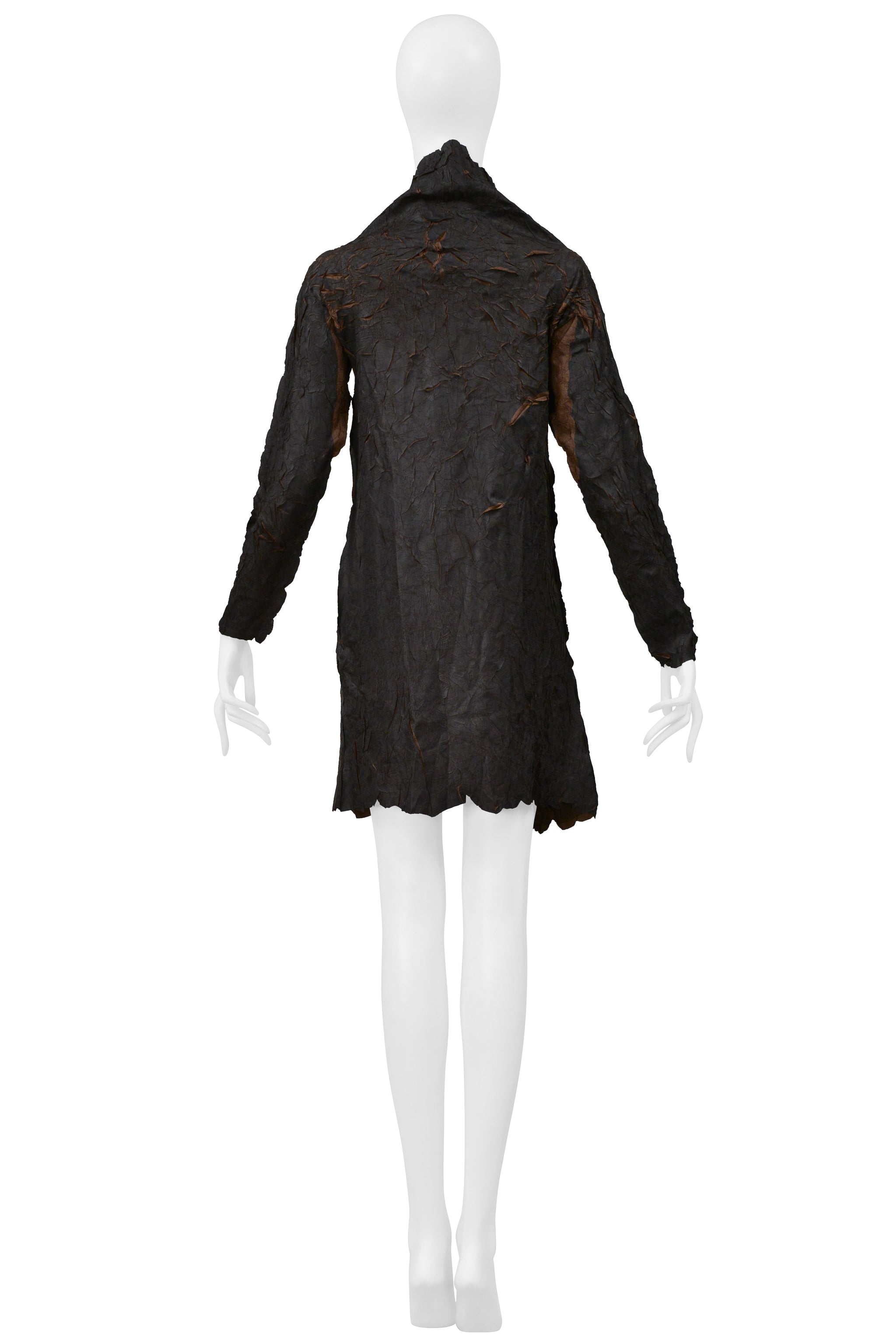 PLASTIQUE BROWN CRINKLE PLEAT ONE BUTTON JACKET WITH BLACK PAINT OVERLAY