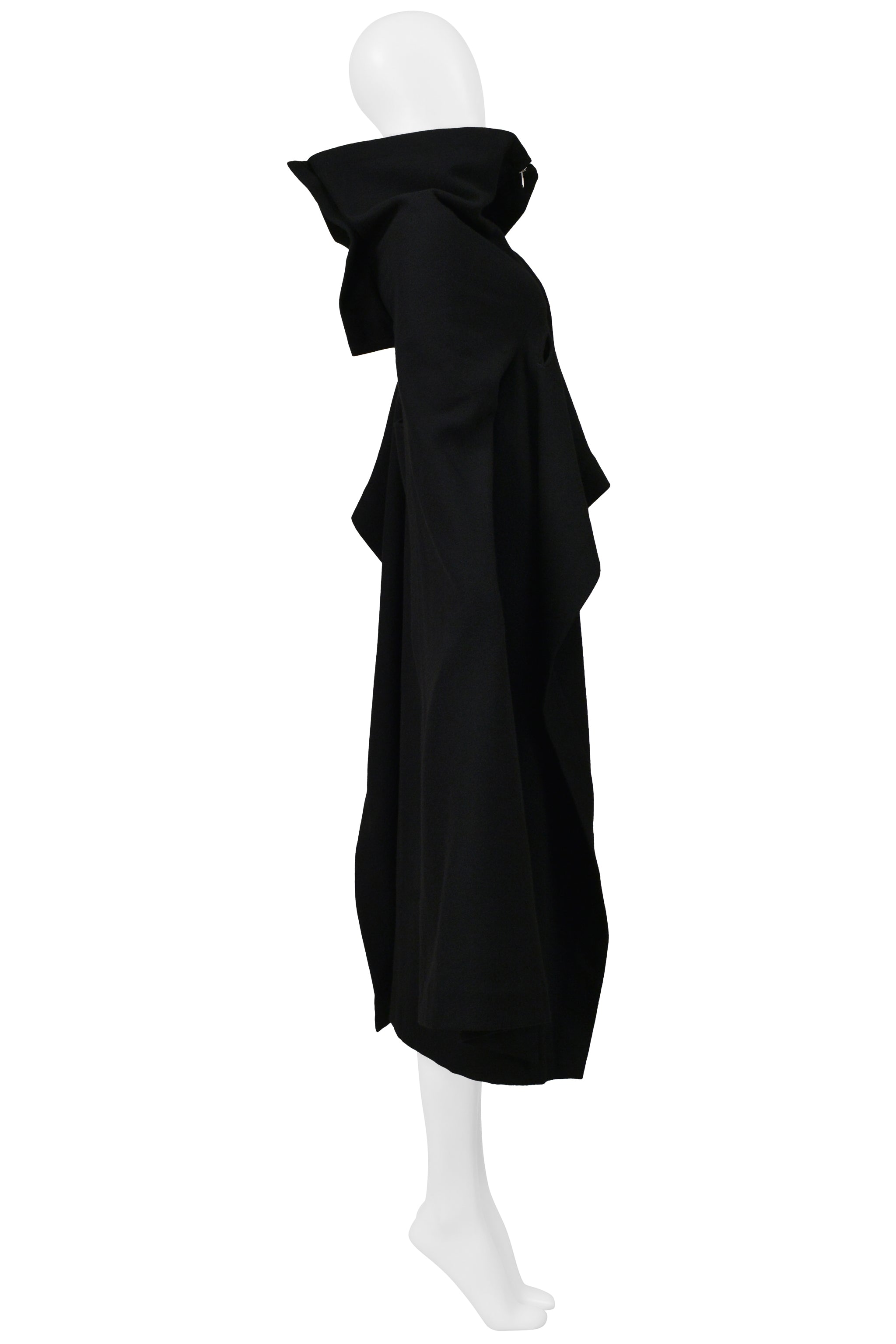 YOHJI YAMAMOTO BLACK CAPE WITH ONE SLEEVE AND ZIPPER 2004-05