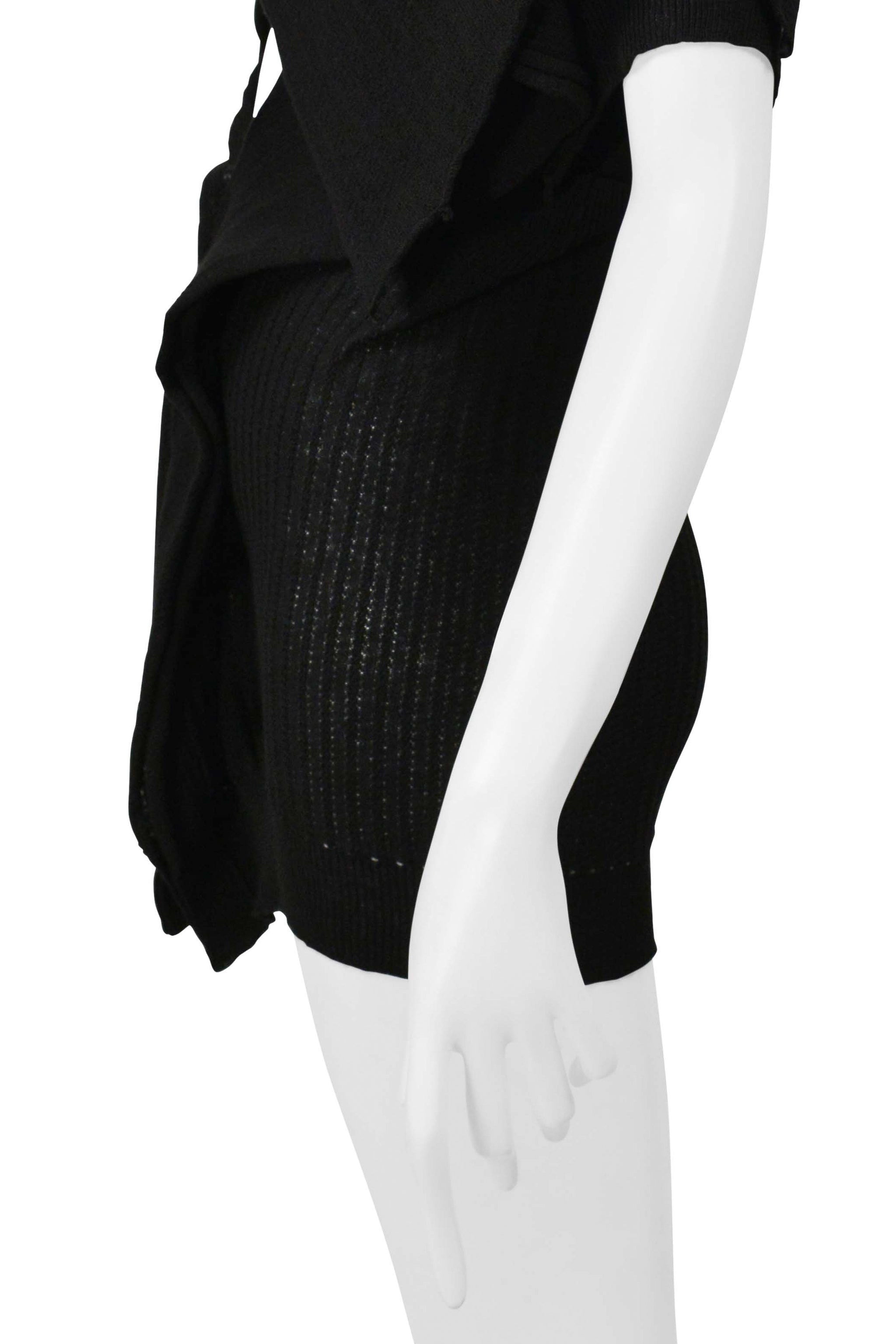 Y’S 2004–05 BY YOHJI YAMAMOTO BLACK SNAP FRONT SLEEVELESS COCOON SWEATER