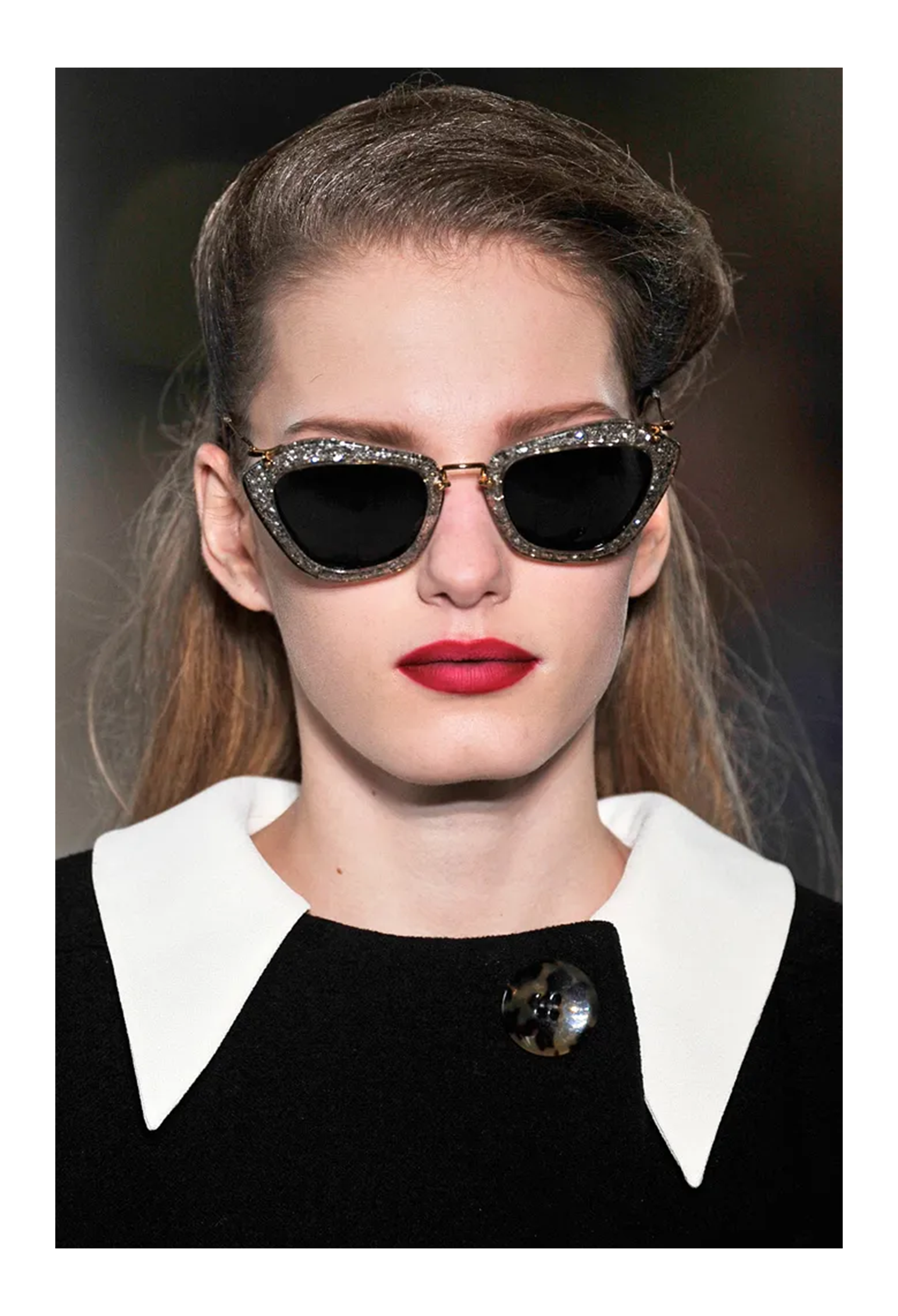 MIU MIU BLACK COAT WITH WHITE COLLAR 2011