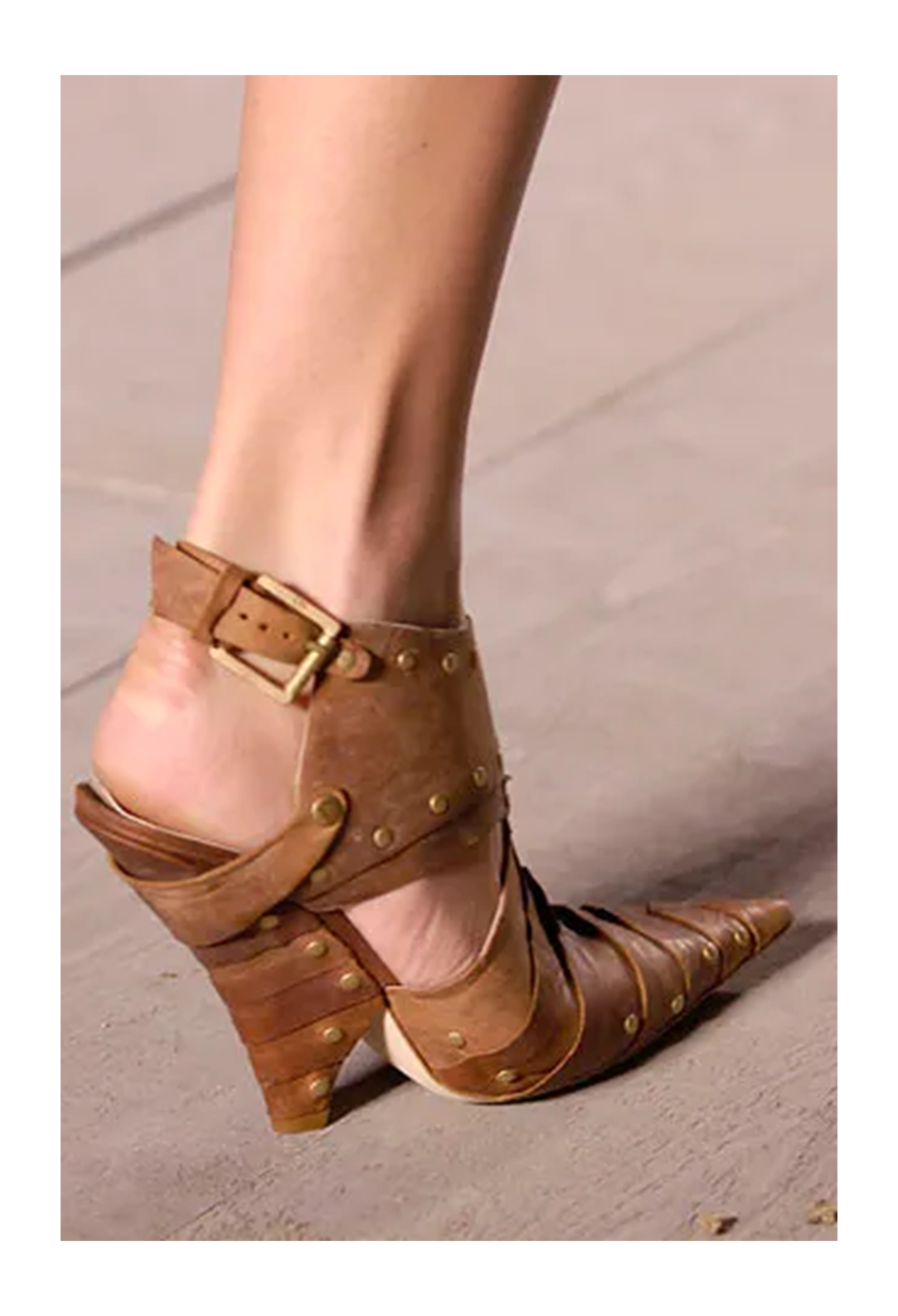 CHRISTIAN DIOR ARTICULATED BROWN LEATHER PUMP WITH STUDS 2007