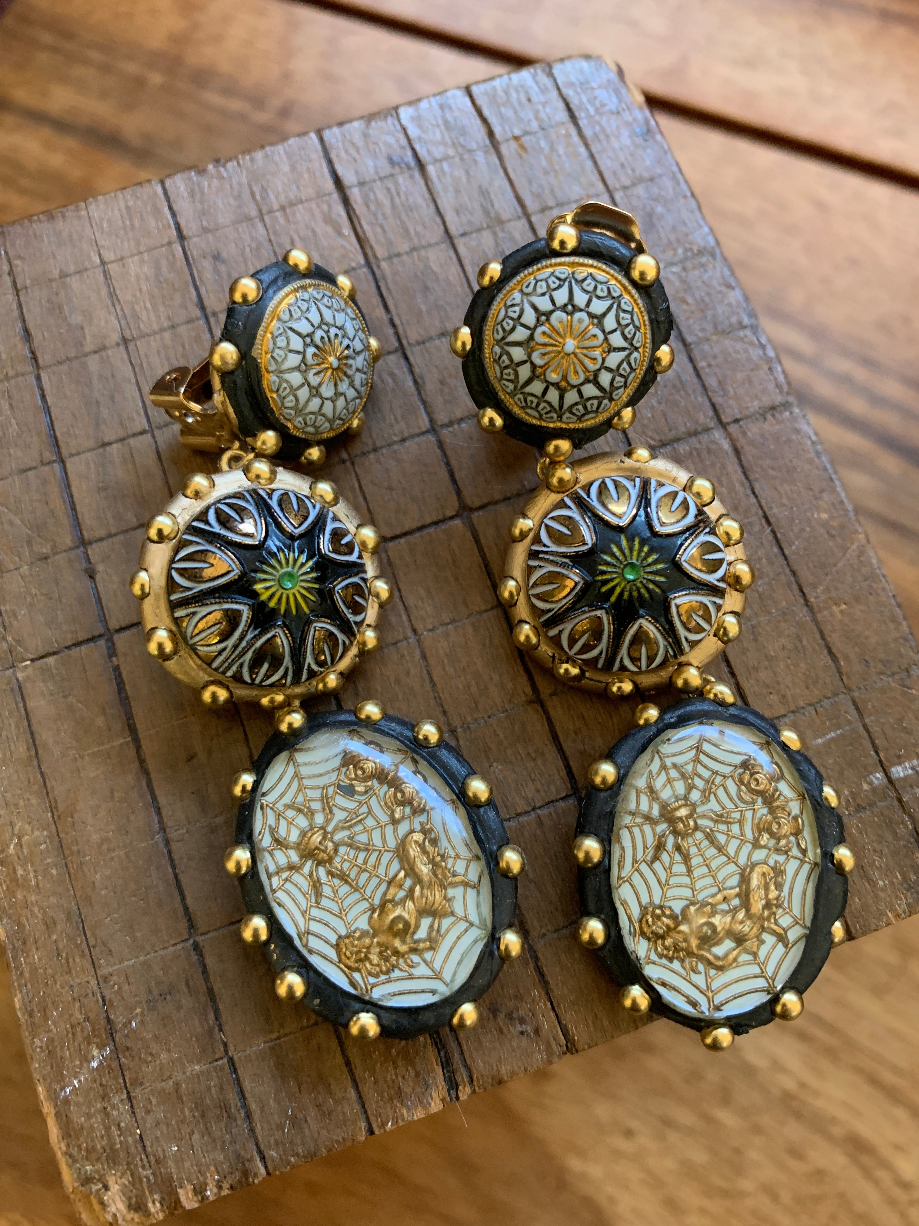 MINADEO LADY AND SPIDER WEB EARRINGS