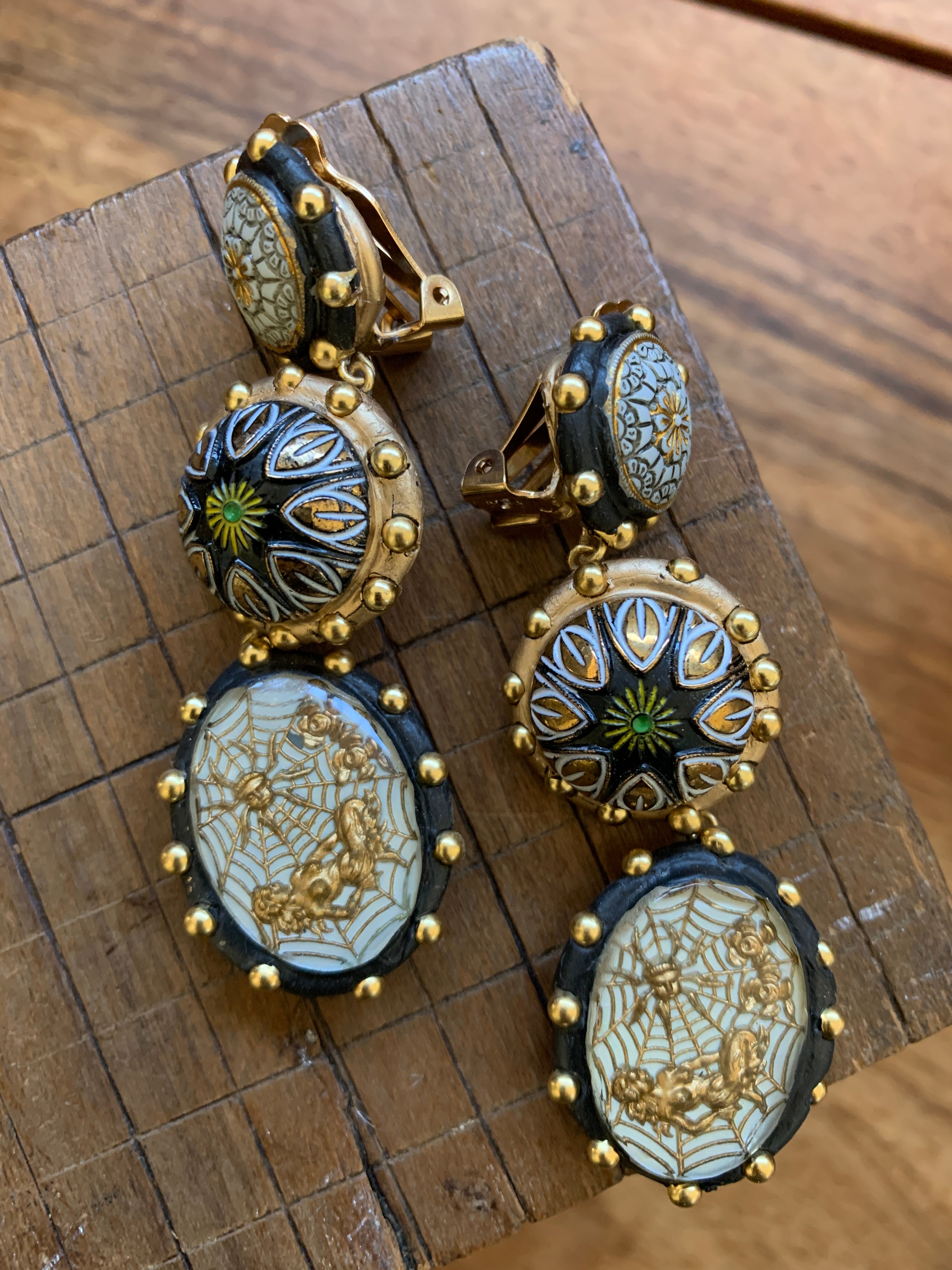 MINADEO LADY AND SPIDER WEB EARRINGS