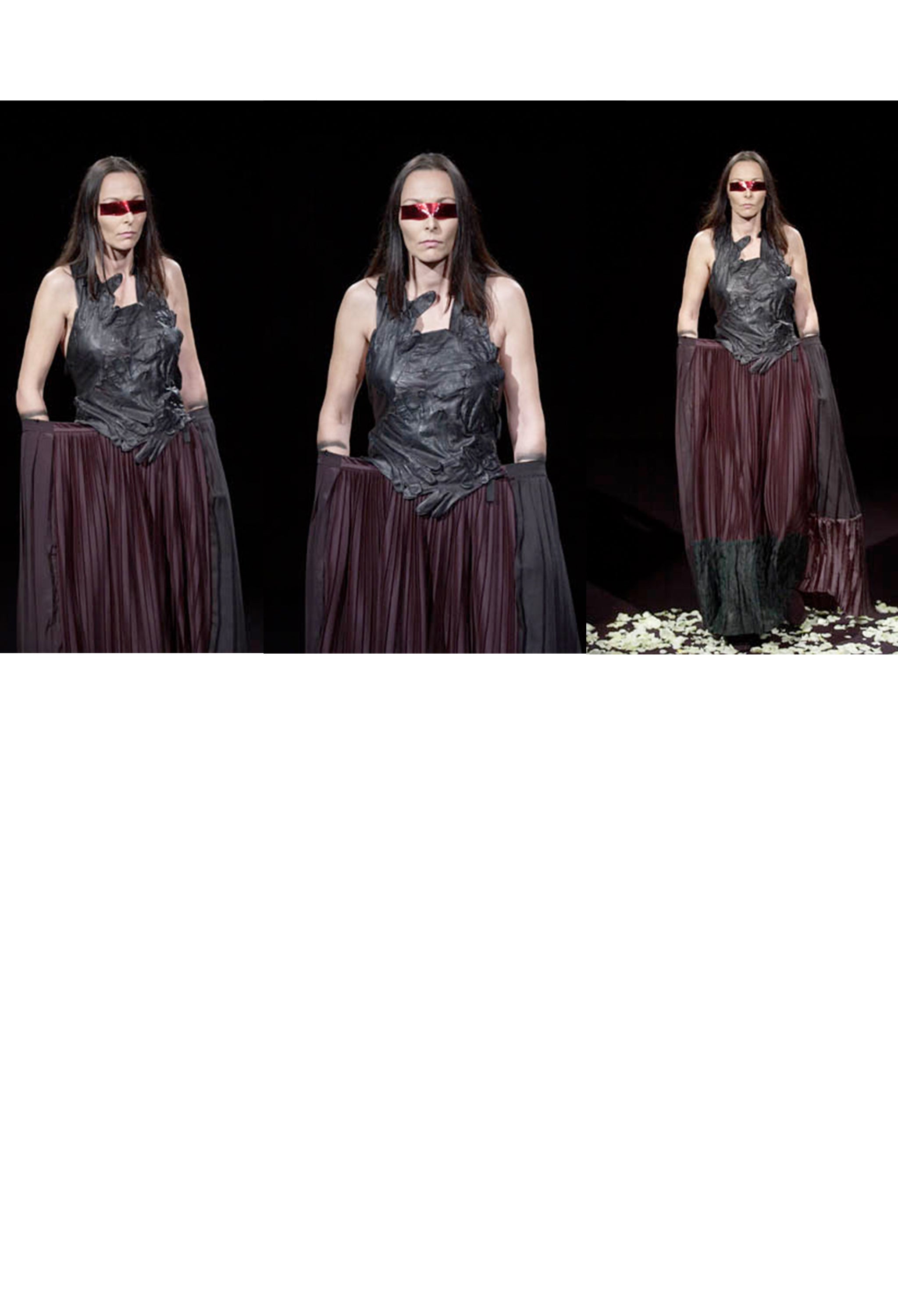 MAISON MARTIN MARGIELA IMPORTANT ARTISANAL BLACK LEATHER GLOVE TOP 2001