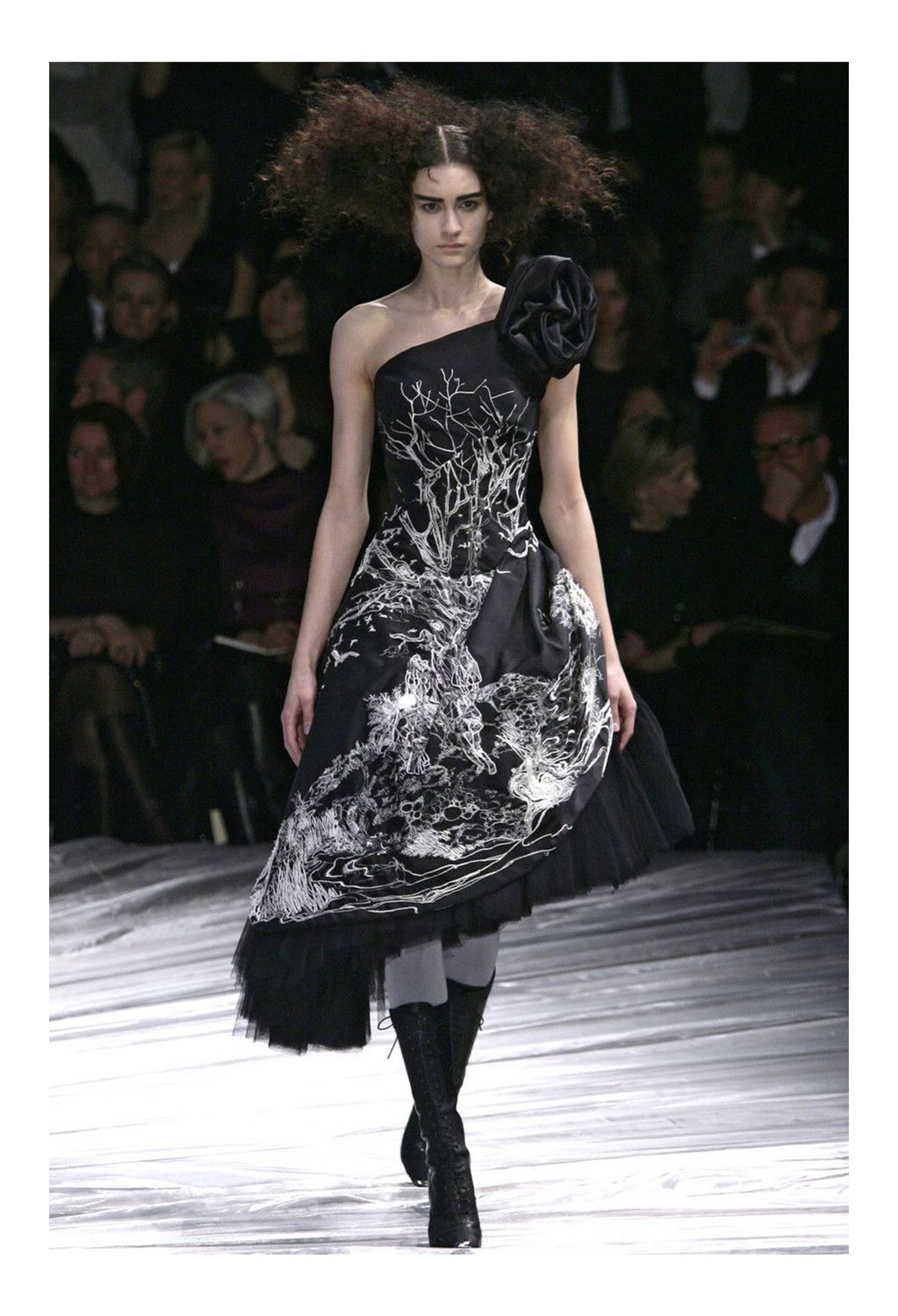 ALEXANDER MCQUEEN GIRL IN A TREE DRESS 2008