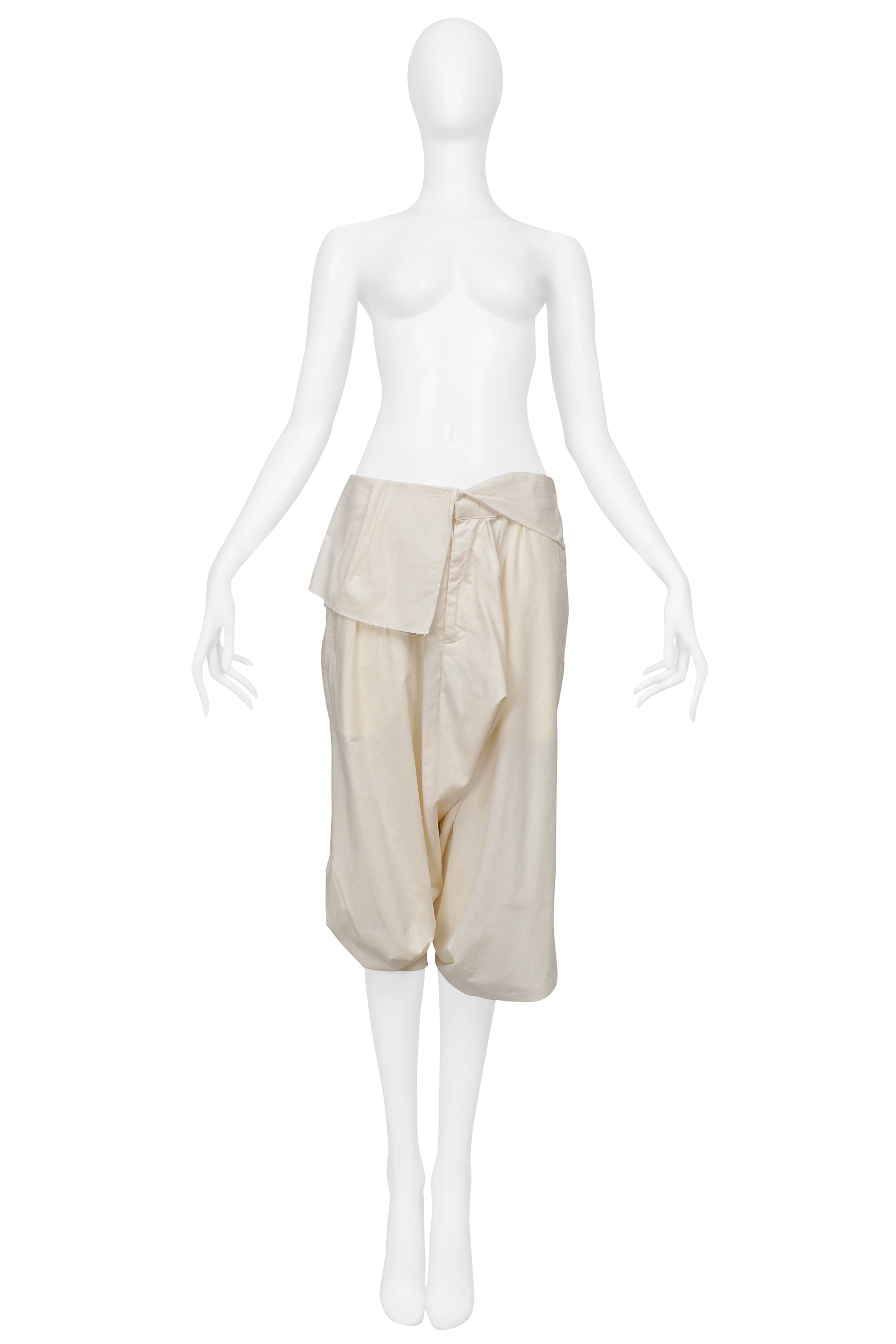 COMME DES GARÇONS CREAM OVERSIZED DRAPED SHORTS