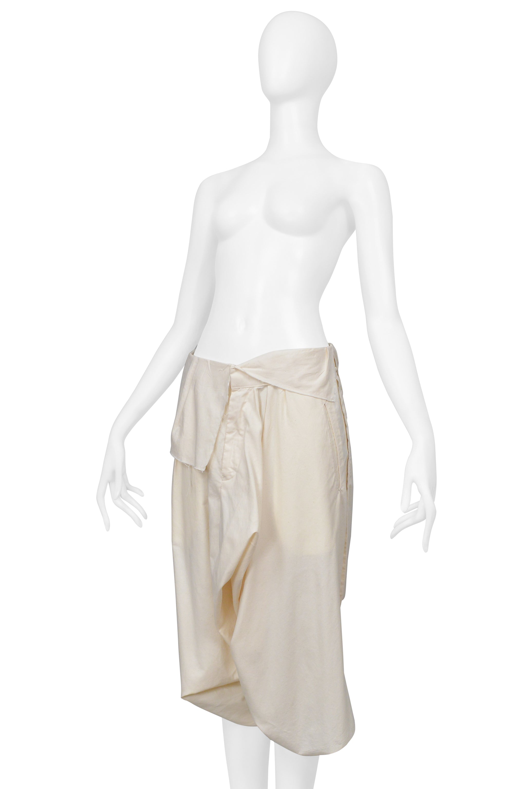 COMME DES GARÇONS CREAM OVERSIZED DRAPED SHORTS