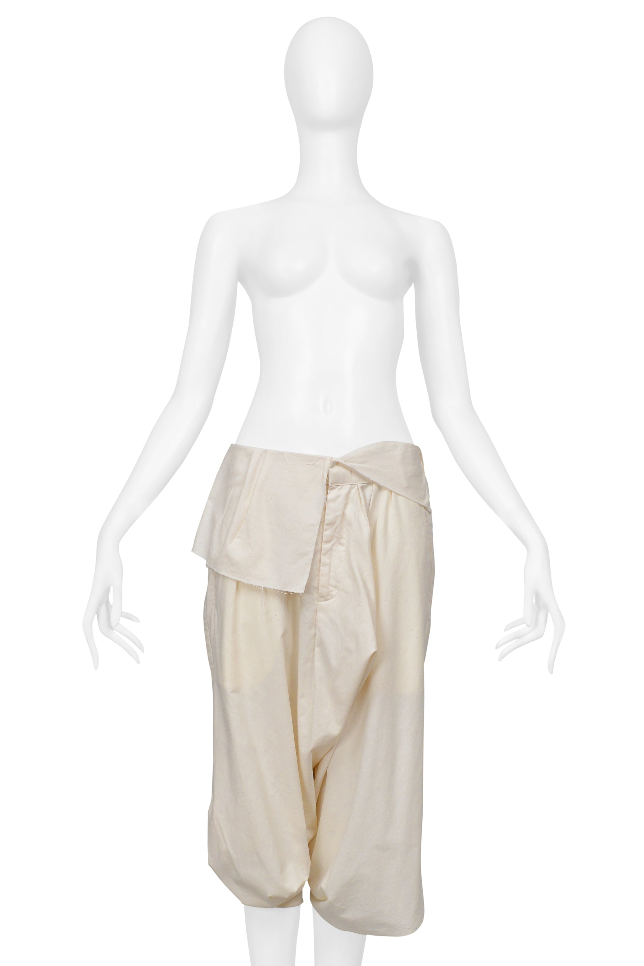COMME DES GARÇONS CREAM OVERSIZED DRAPED SHORTS