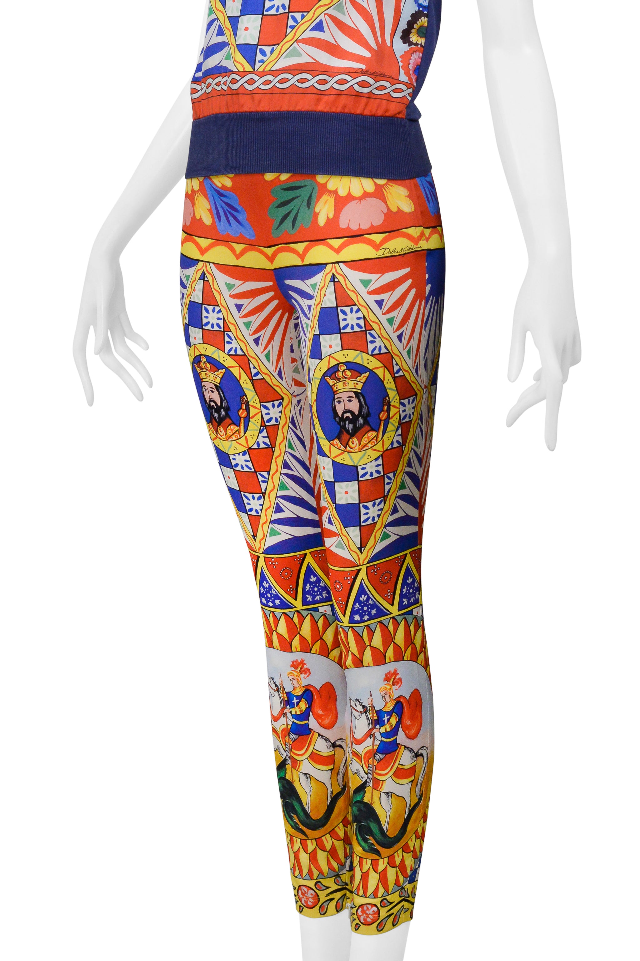 DOLCE & GABBANA KING & CARRETTO KING & QUEEN PRINT ENSEMBLE TOP AND PANTS