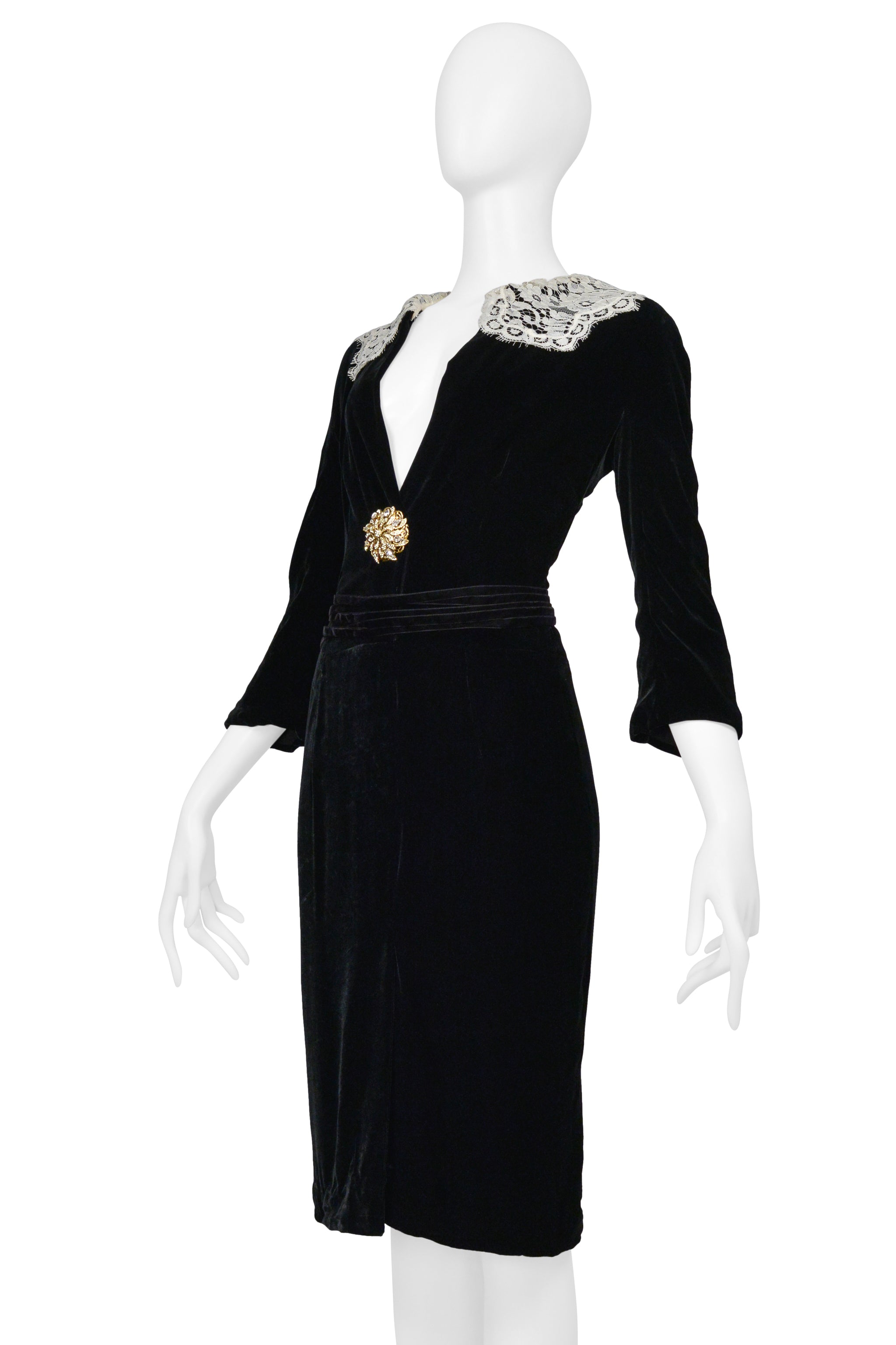 DOLCE & GABBANA BLACK VELVET DRESS WITH WHITE LACE COLLAR AND RHINESTONE BROOCH