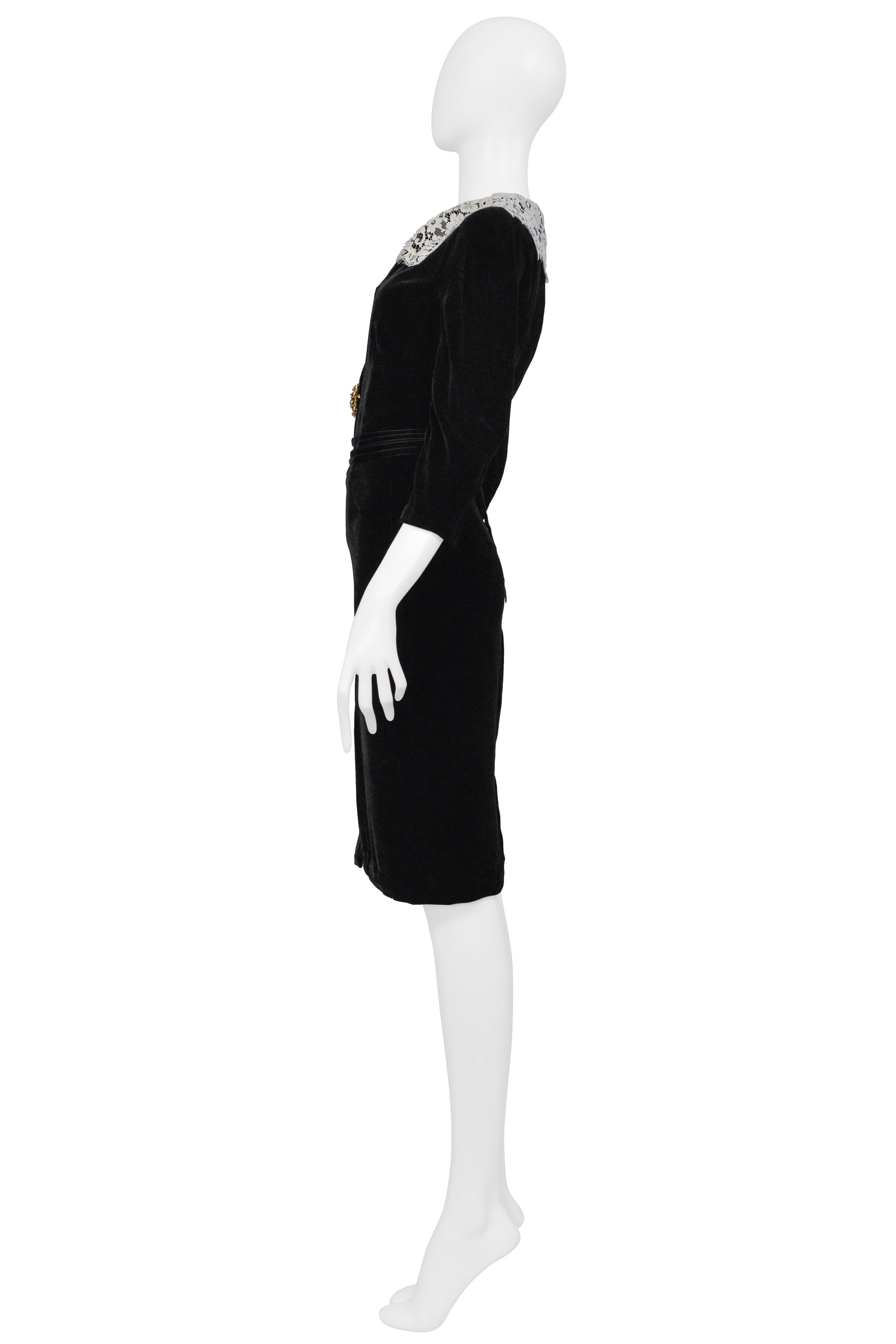 DOLCE & GABBANA BLACK VELVET DRESS WITH WHITE LACE COLLAR AND RHINESTONE BROOCH