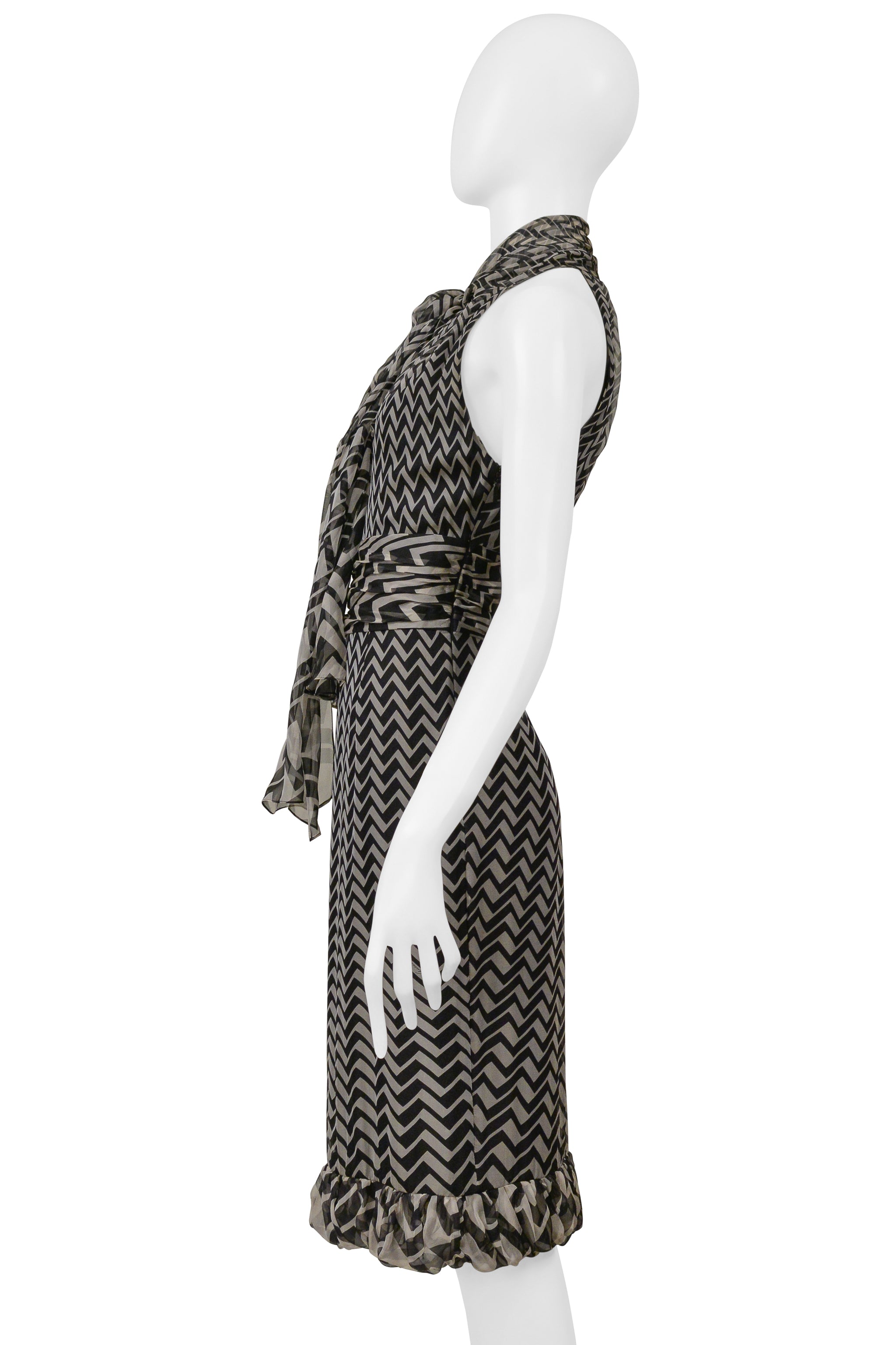GUCCI BLACK AND GREY CHEVRON PRINT SCARF DRESS C. 2010