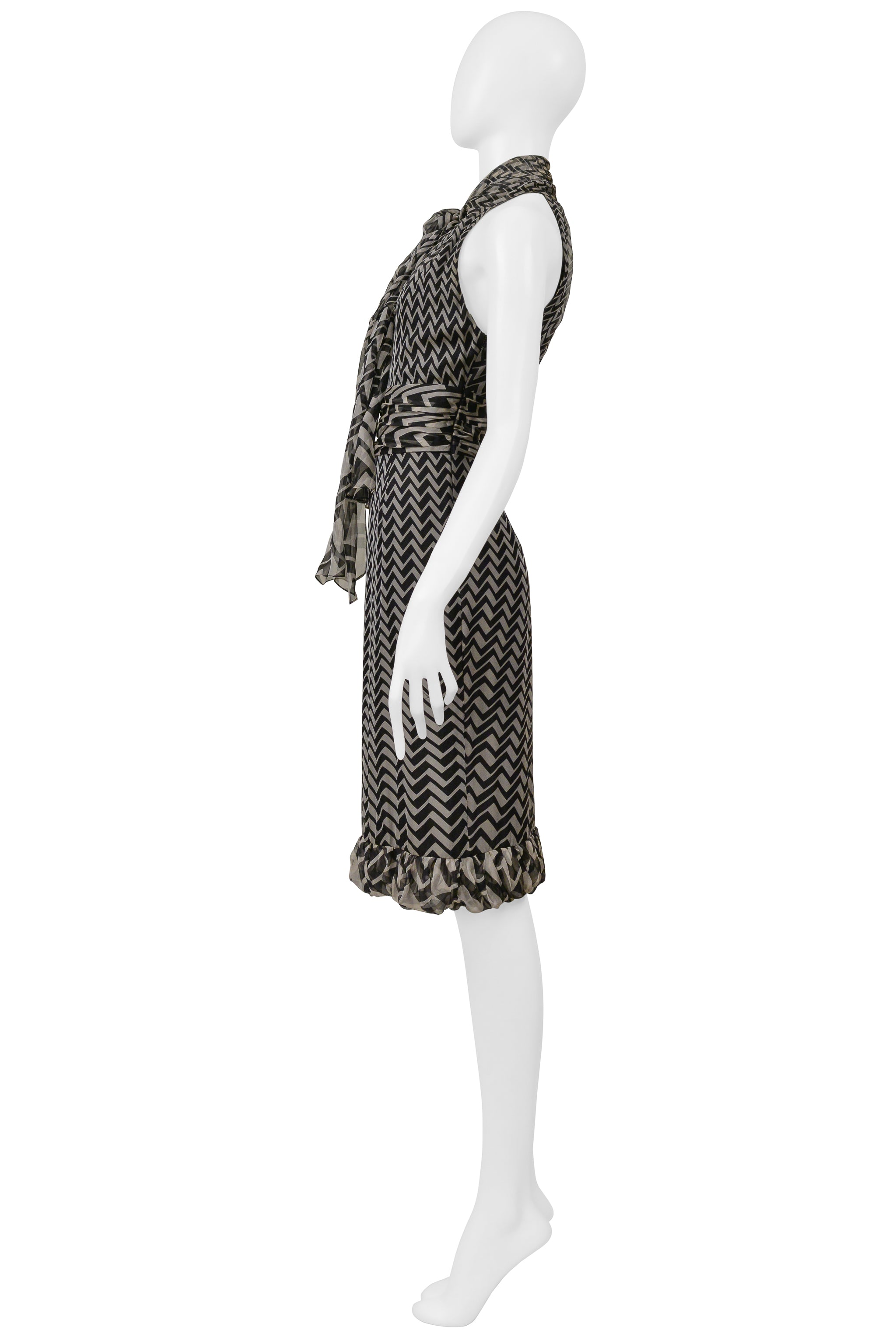 GUCCI BLACK AND GREY CHEVRON PRINT SCARF DRESS C. 2010