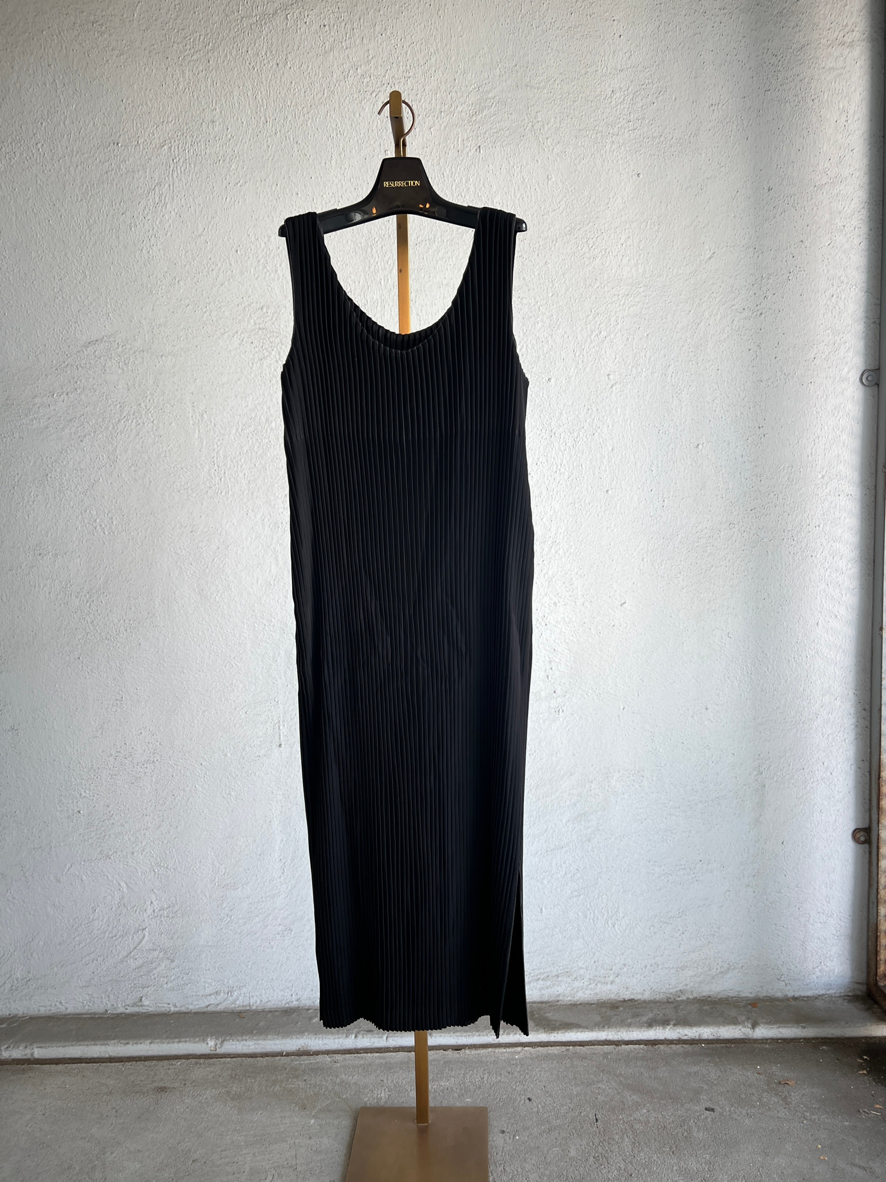 ISSEY MIYAKE  BLACK SOFT PLEATED SLEEVELESS LONG DRESS 1998-99