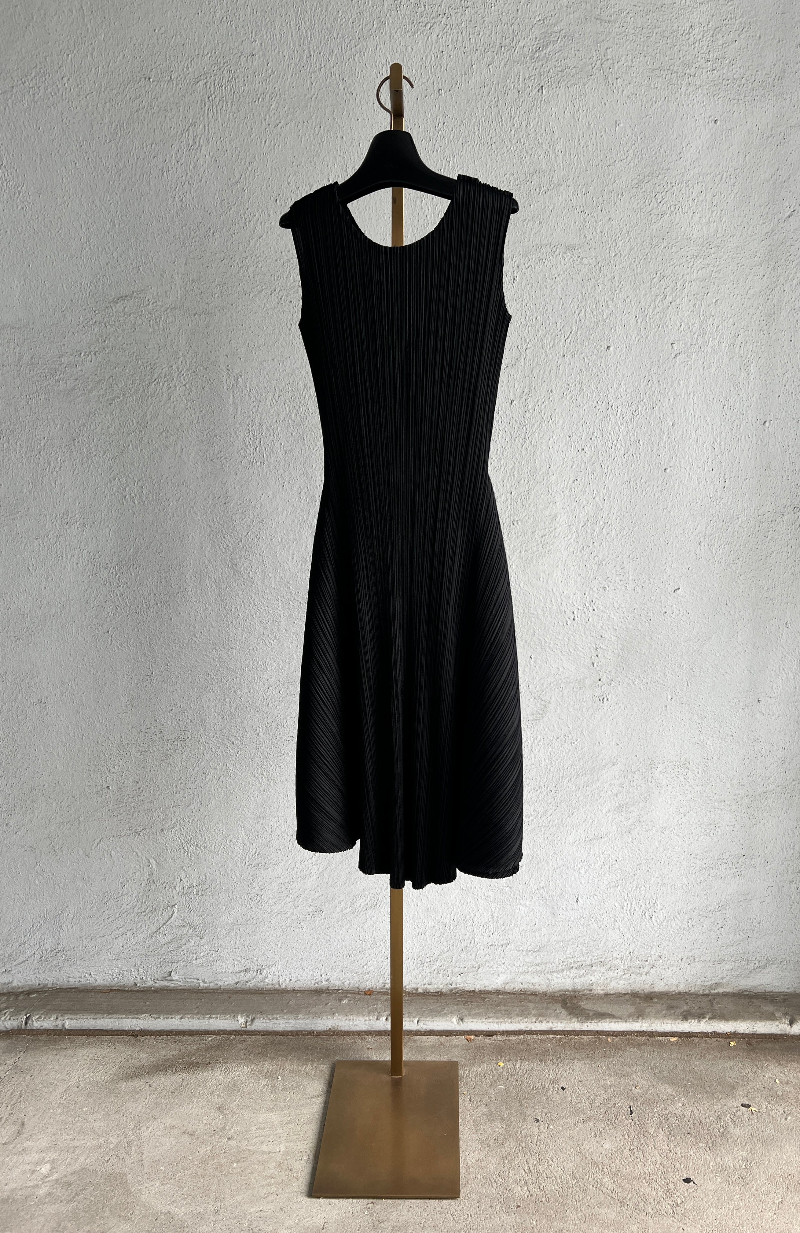 ISSEY MIYAKE BLACK CONCEPT DRESS WITH BACK PANELS SS 2005