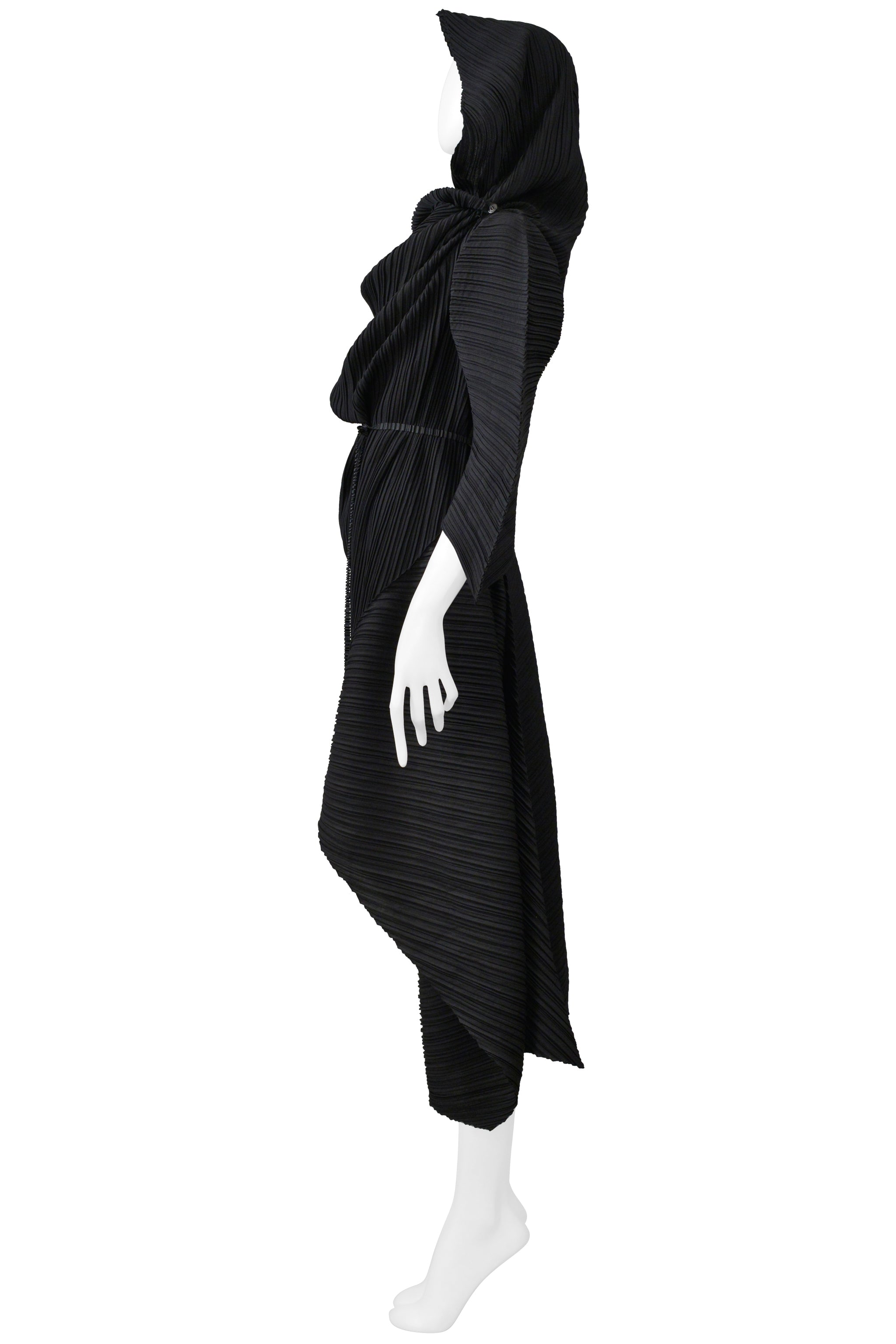 ISSEY MIYAKE BLACK PLEATED JACKET WITH HOOD CIR. SS 1999