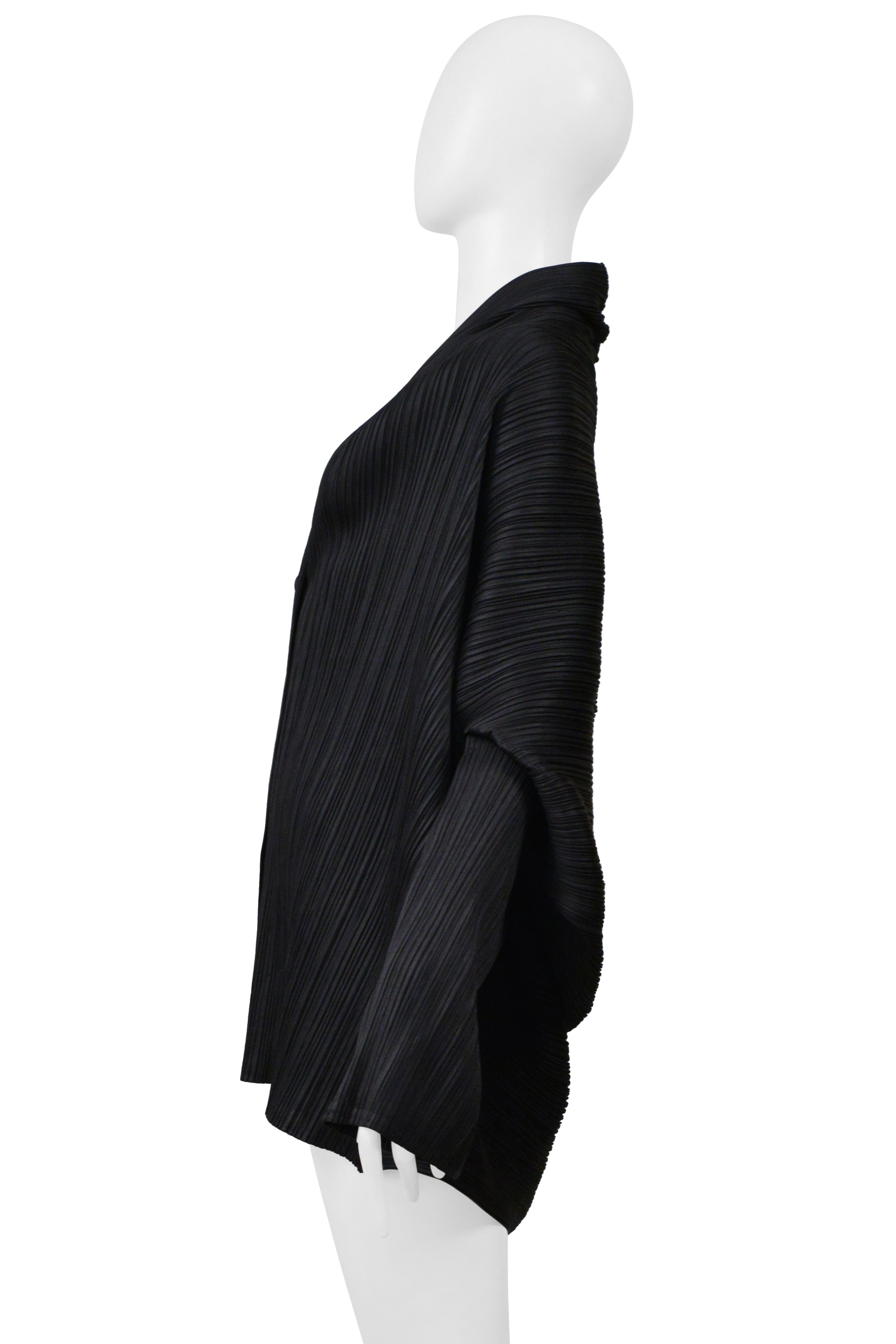 ISSEY MIYAKE BLACK PLEATED DIAMOND BACK SHELL JACKET WITH ONE BUTTON