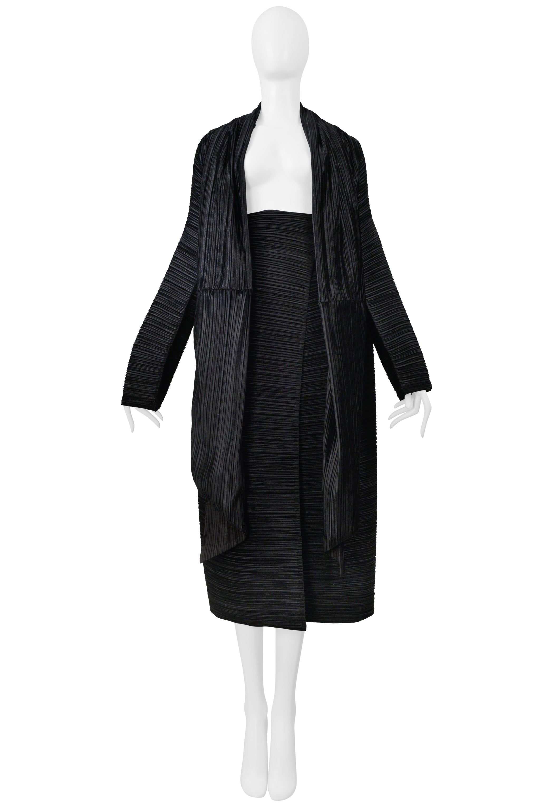 ISSEY MIYAKE BLACK VELVET PLEATED OPERA COAT WITH CONVERTIBLE SKIRT FW 2000