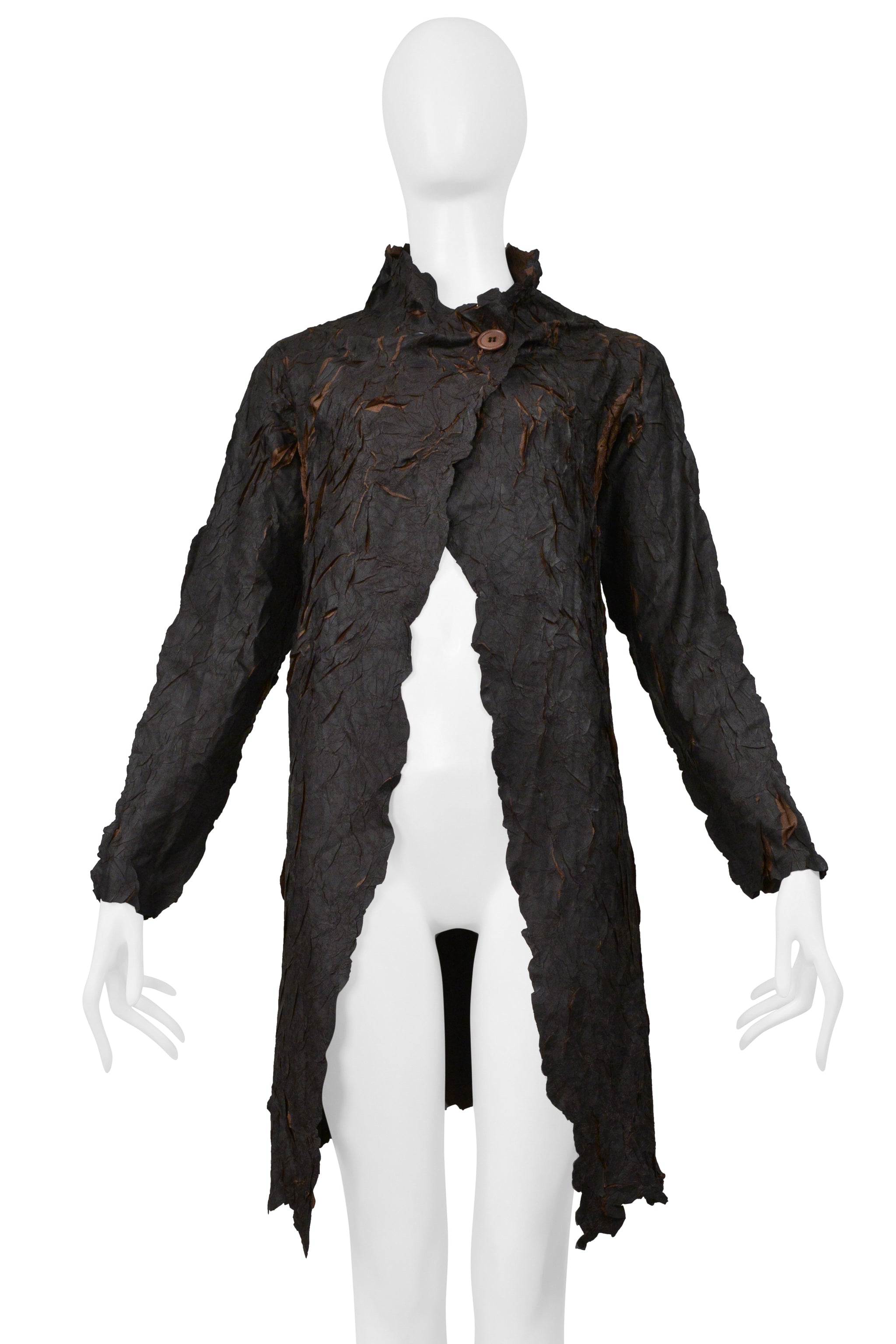 PLASTIQUE BROWN CRINKLE PLEAT ONE BUTTON JACKET WITH BLACK PAINT OVERLAY