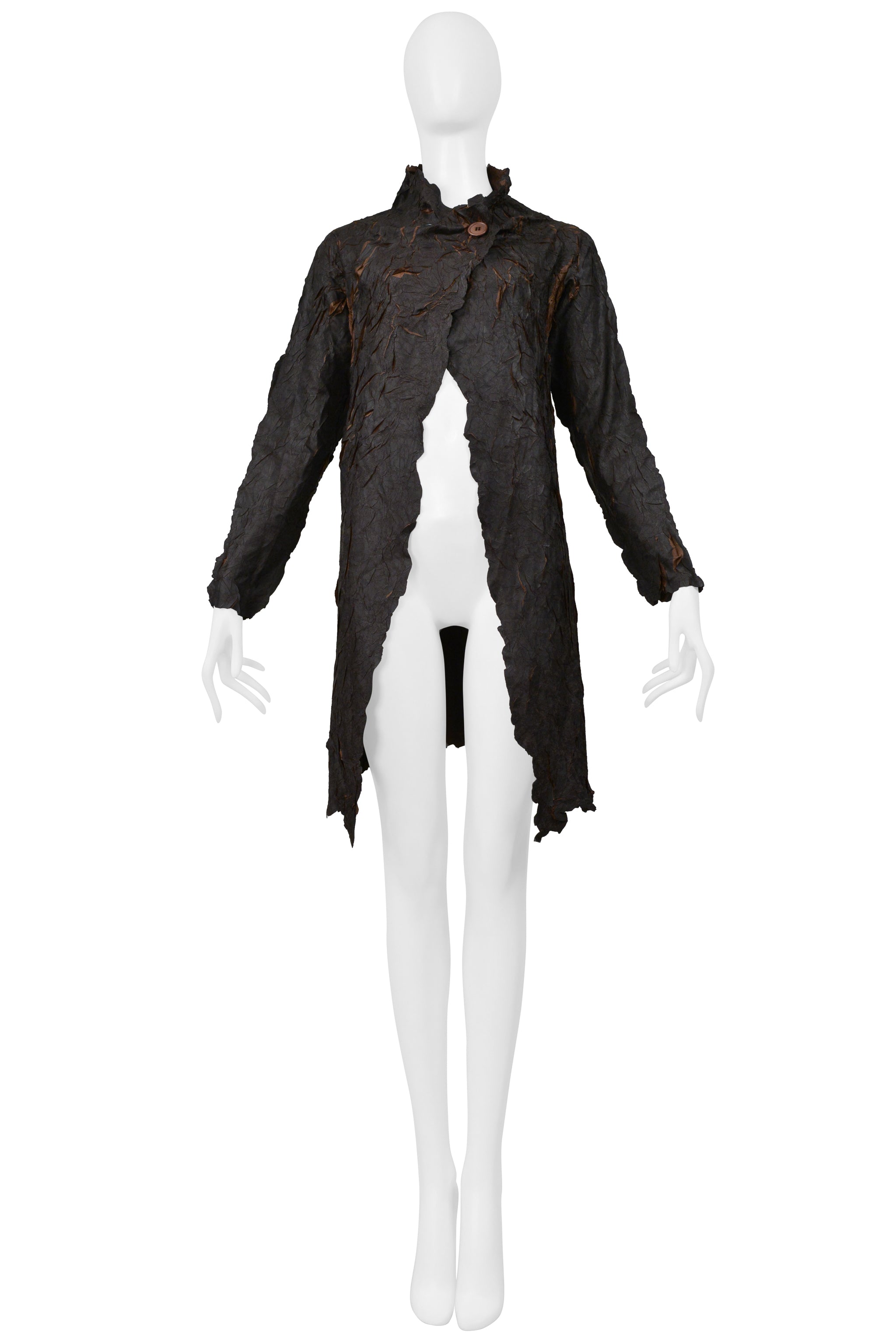 PLASTIQUE BROWN CRINKLE PLEAT ONE BUTTON JACKET WITH BLACK PAINT OVERLAY