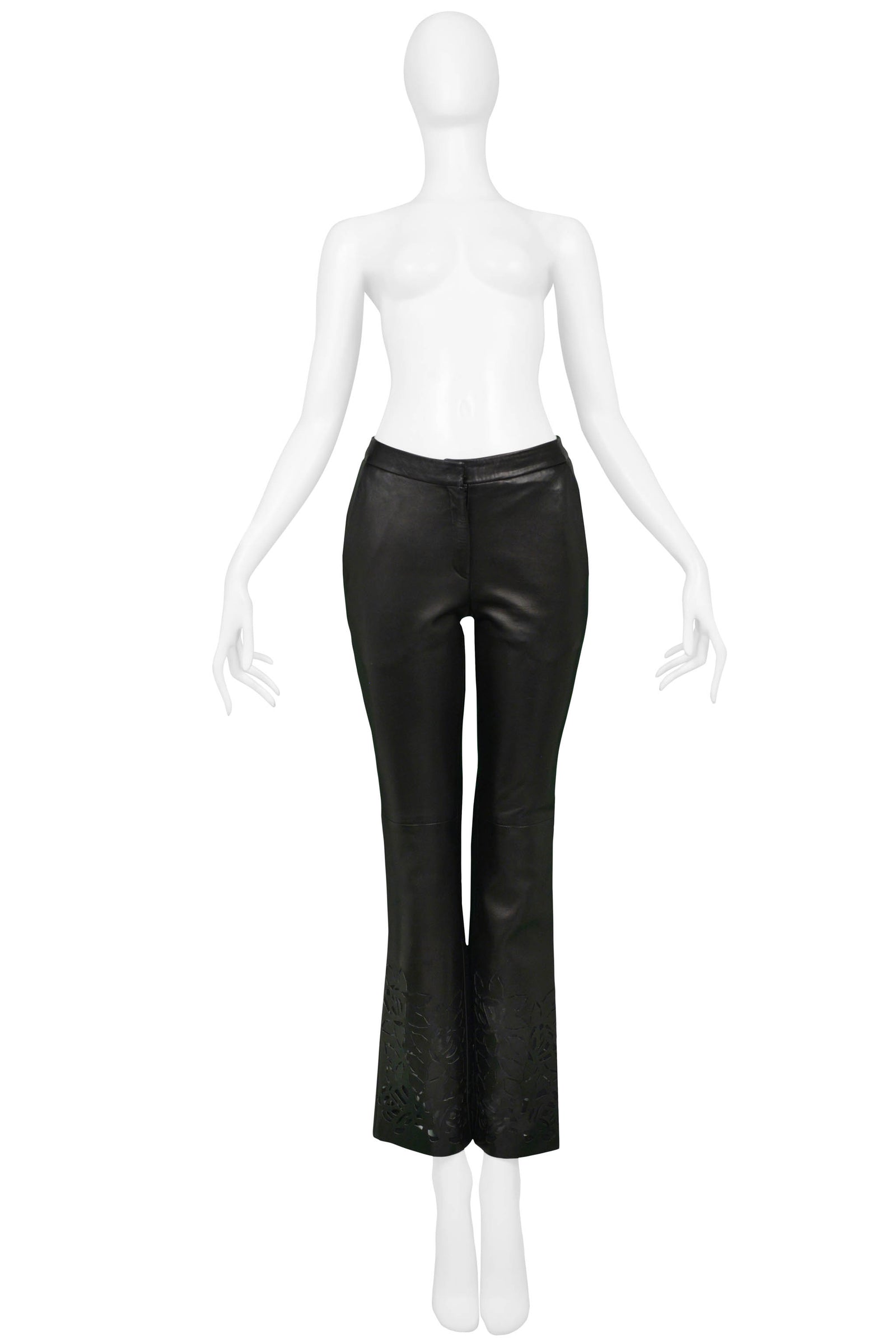 パンツ Versace Zipper Detailed Leather Pants Versace Zipper Detailed Leather Pants in Black | THE LIST
