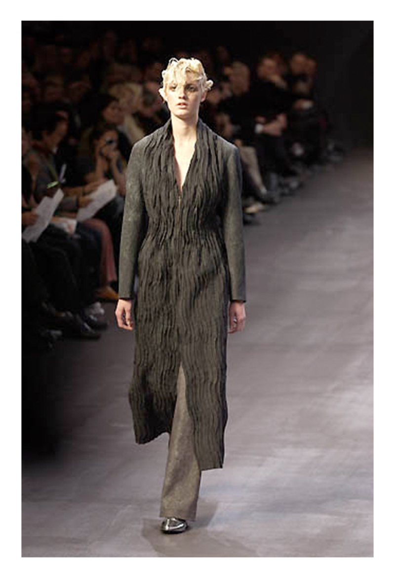 ISSEY MIYAKE SERPENT GREEN PLEATED JACKET WITH SIDE ZIPPERS AND LONG FRONT 2002-2003