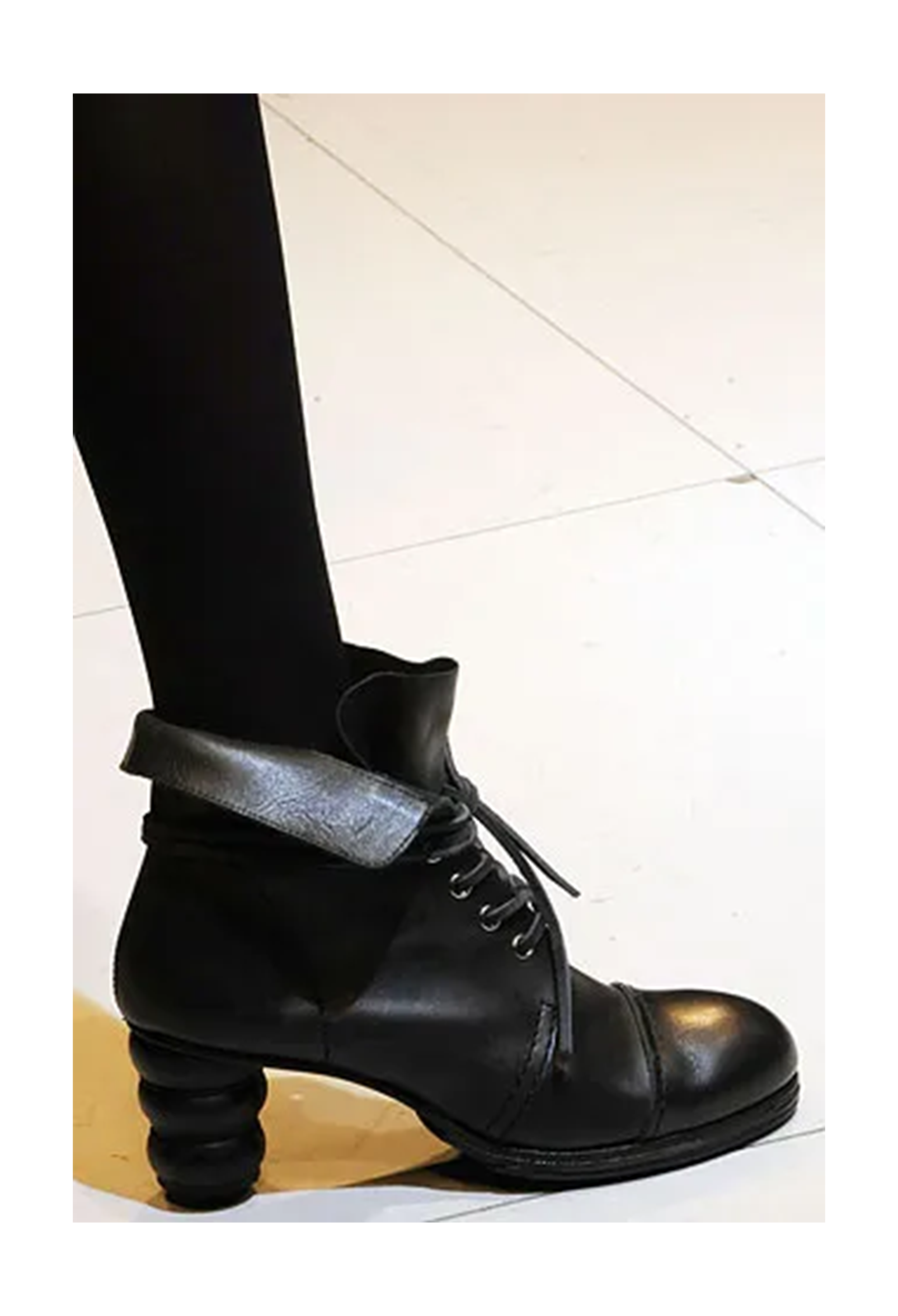 JUNYA WATANABE  BLACK LEATHER BOOTS WITH ROUND HEEL 2008