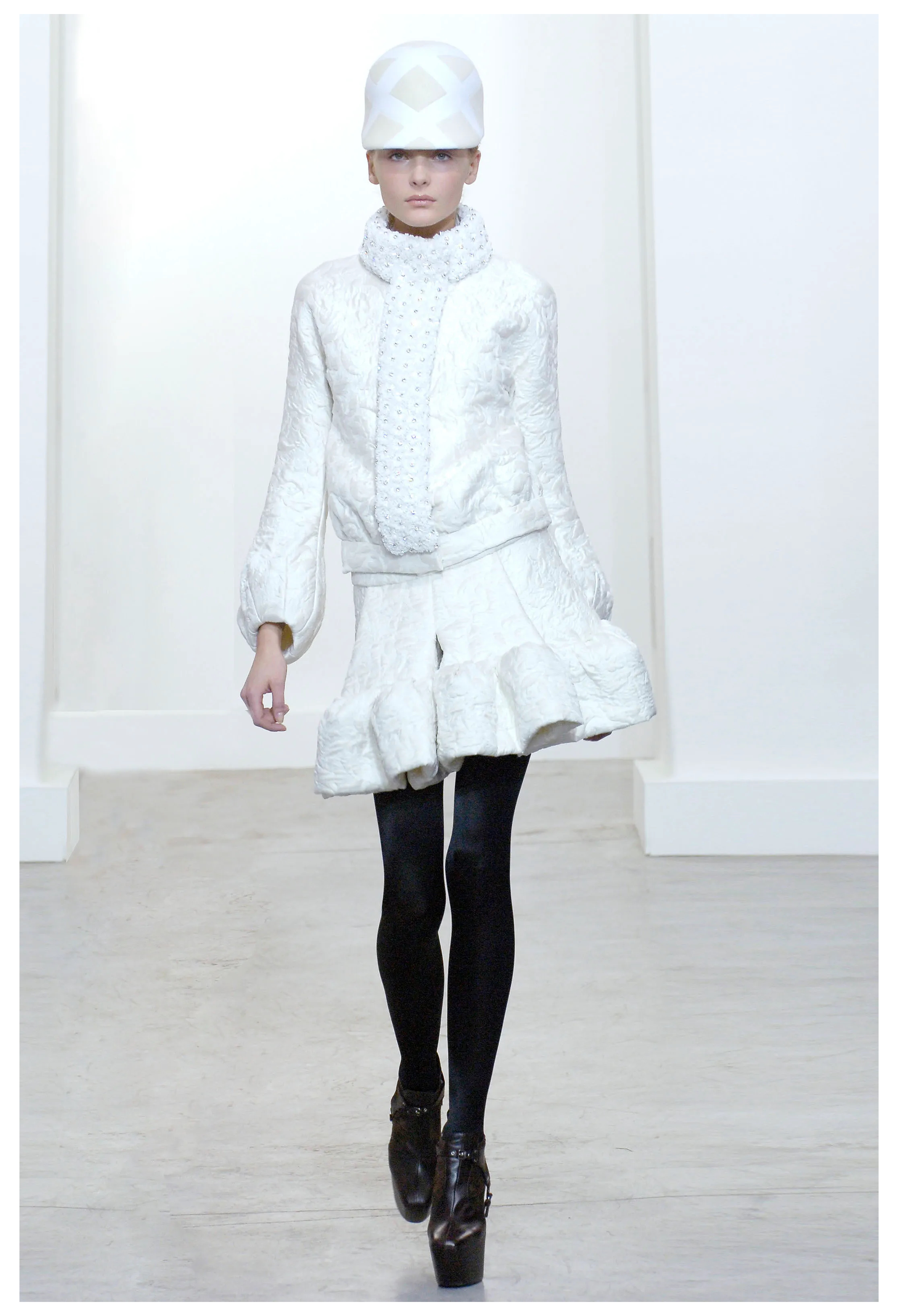 BALENCIAGA BY GHESQUIERE FALL 2006 BLACK TOP WITH DRAMATIC SLEEVES