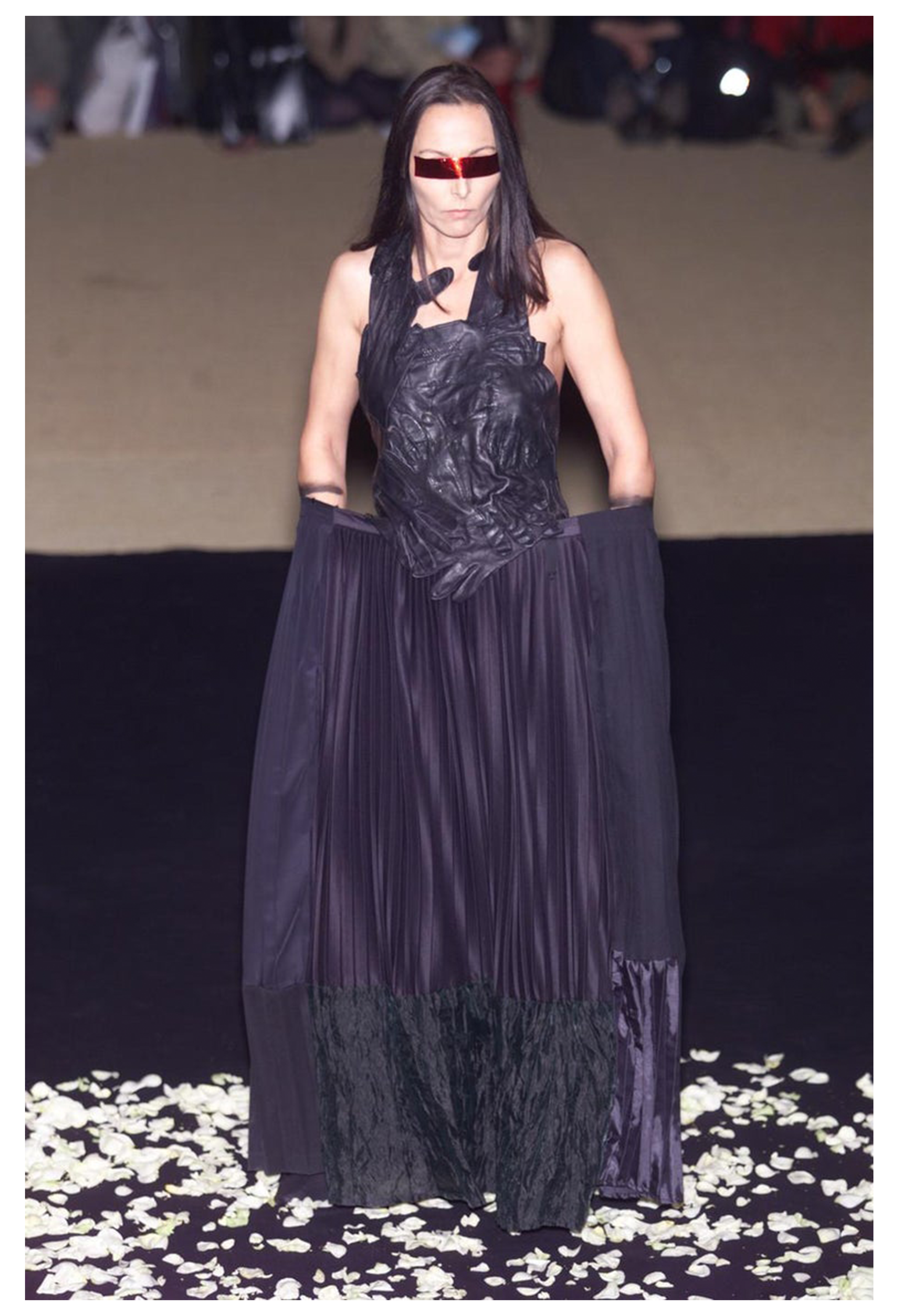 MAISON MARTIN MARGIELA IMPORTANT ARTISANAL BLACK LEATHER GLOVE TOP 2001