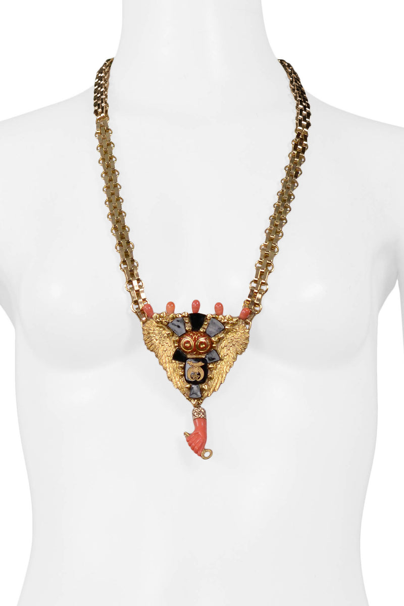 MINADEO NECKLACE WITH CORAL HAND