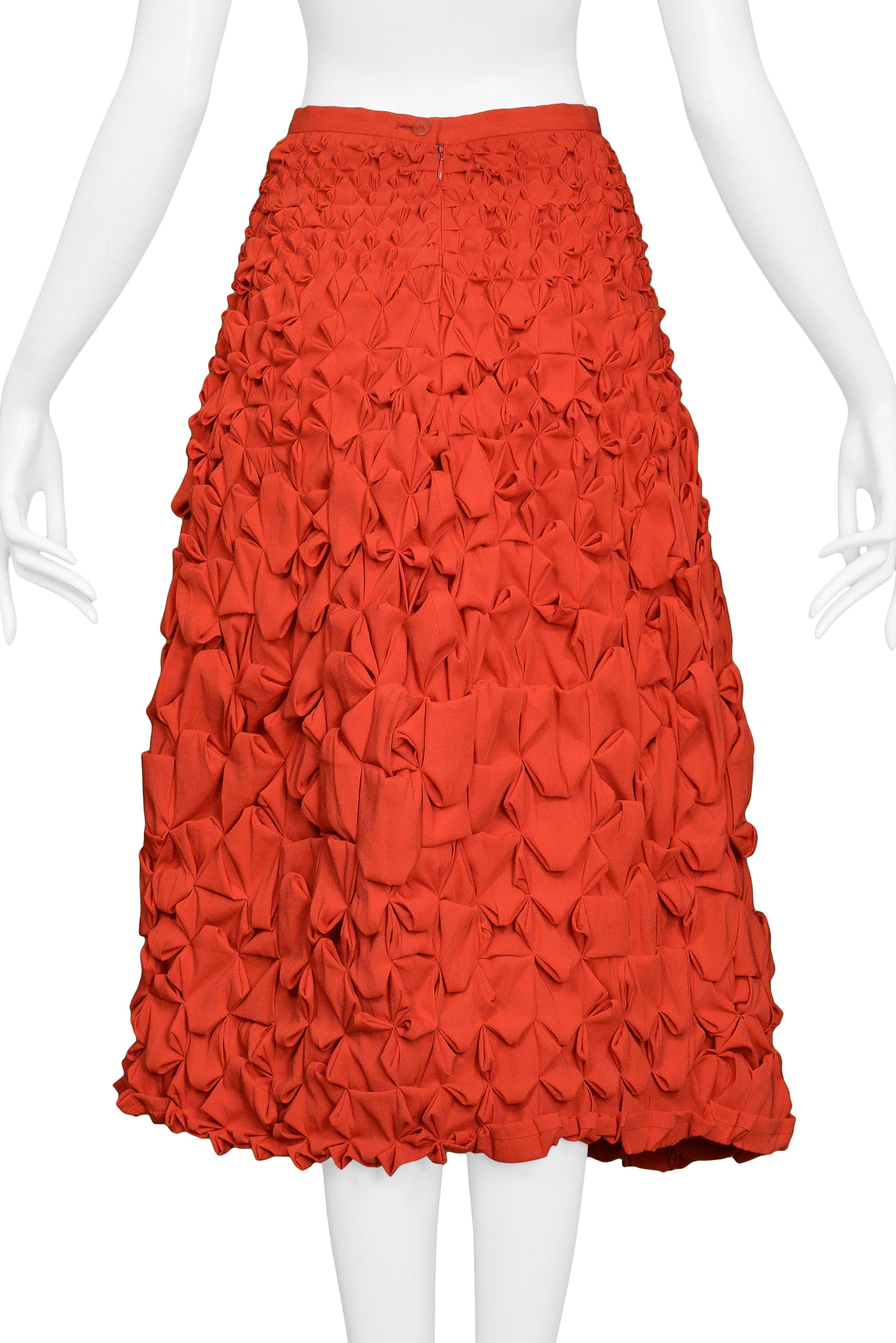 ISSEY MIYAKE RED ABSTRACT PLEAT SKIRT