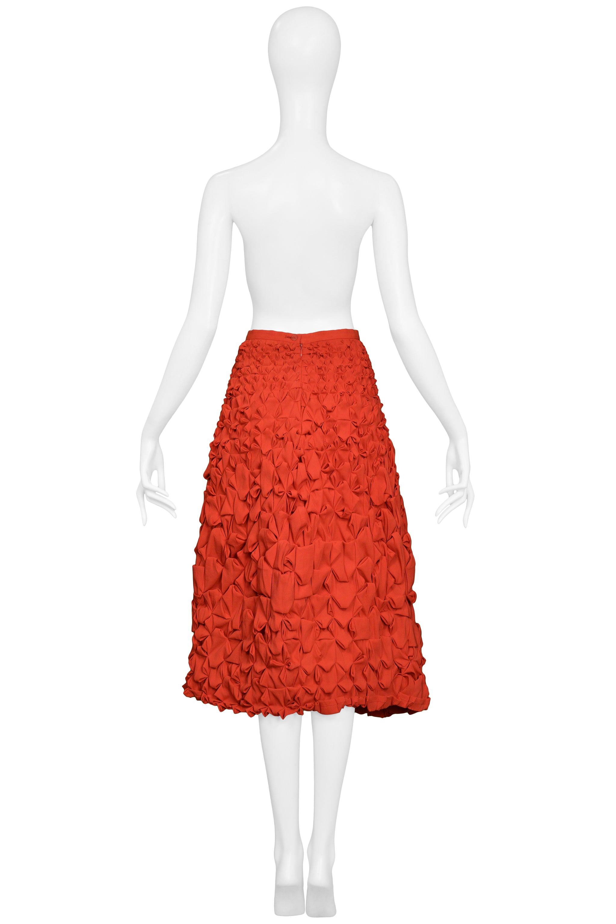 ISSEY MIYAKE RED ABSTRACT PLEAT SKIRT